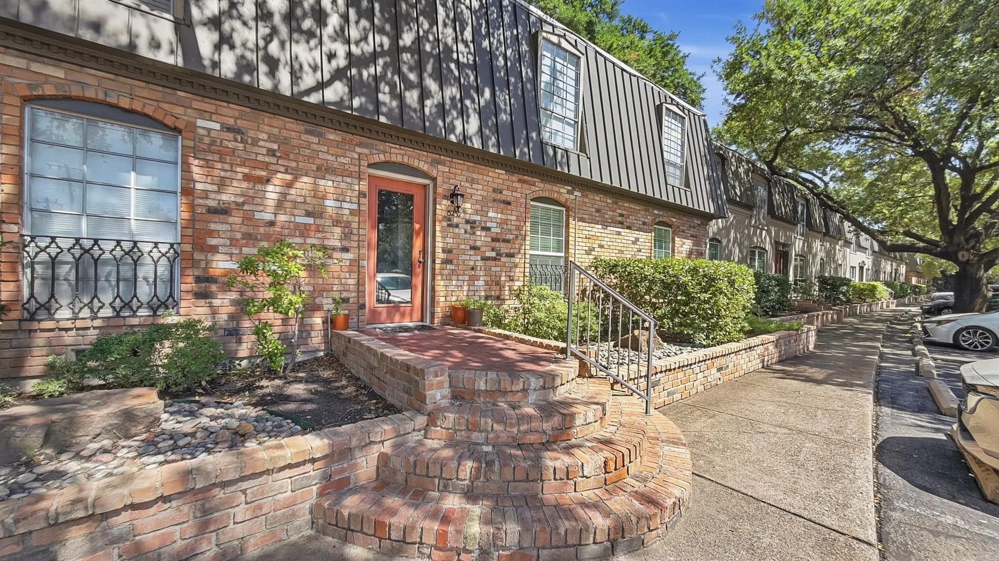 Condominium For Sale in Dallas County , 5232 Fleetwood Oaks Avenue 216, Dallas, Texas 75235, 2 Bedroom, 2 Bathroom, Garage spaces, 1,010 Sqft, built in 1963, mls#21387216, Real Estate Agent in Dallas, Homes For Sale in Dallas county, Homes For Sale in Dallas, Realtor in Dallas Texas, Real Estate Brokerage Independent Realty Texas, Luminita Cordes Realtor