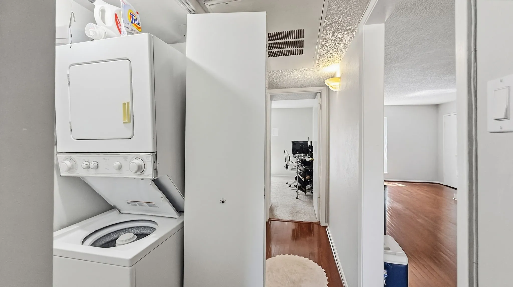 Condominium For Sale in Dallas County , 5232 Fleetwood Oaks Avenue 216, Dallas, Texas 75235, 2 Bedroom, 2 Bathroom, Garage spaces, 1,010 Sqft, built in 1963, mls#21387216, Real Estate Agent in Dallas, Homes For Sale in Dallas county, Homes For Sale in Dallas, Realtor in Dallas Texas, Real Estate Brokerage Independent Realty Texas, Luminita Cordes Realtor