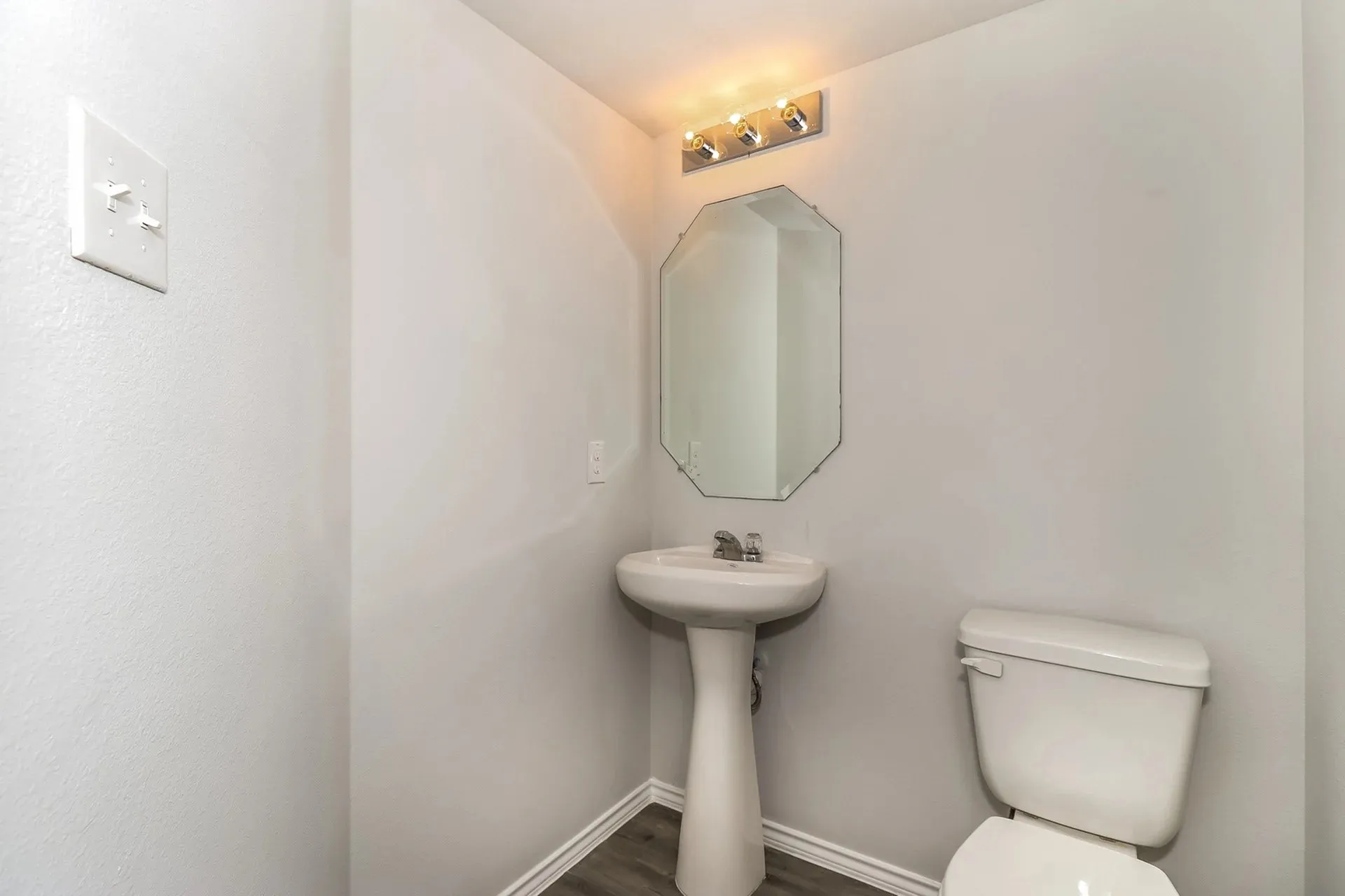Single Family Residence For Rent in Tarrant County , 5216 Applegate Drive, Fort Worth, Texas 76119, 3 Bedroom, 3 Bathroom, 2 Garage spaces, 1,446 Sqft, built in 2022, mls#21387333, Real Estate Agent in Fort Worth, Homes For Rent in Tarrant county, Homes For Rent in Fort Worth, Realtor in Fort Worth Texas, Real Estate Brokerage Independent Realty Texas, Luminita Cordes Realtor
