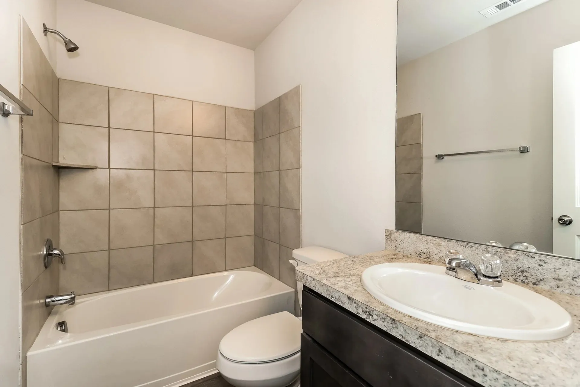 Single Family Residence For Rent in Tarrant County , 5216 Applegate Drive, Fort Worth, Texas 76119, 3 Bedroom, 3 Bathroom, 2 Garage spaces, 1,446 Sqft, built in 2022, mls#21387333, Real Estate Agent in Fort Worth, Homes For Rent in Tarrant county, Homes For Rent in Fort Worth, Realtor in Fort Worth Texas, Real Estate Brokerage Independent Realty Texas, Luminita Cordes Realtor