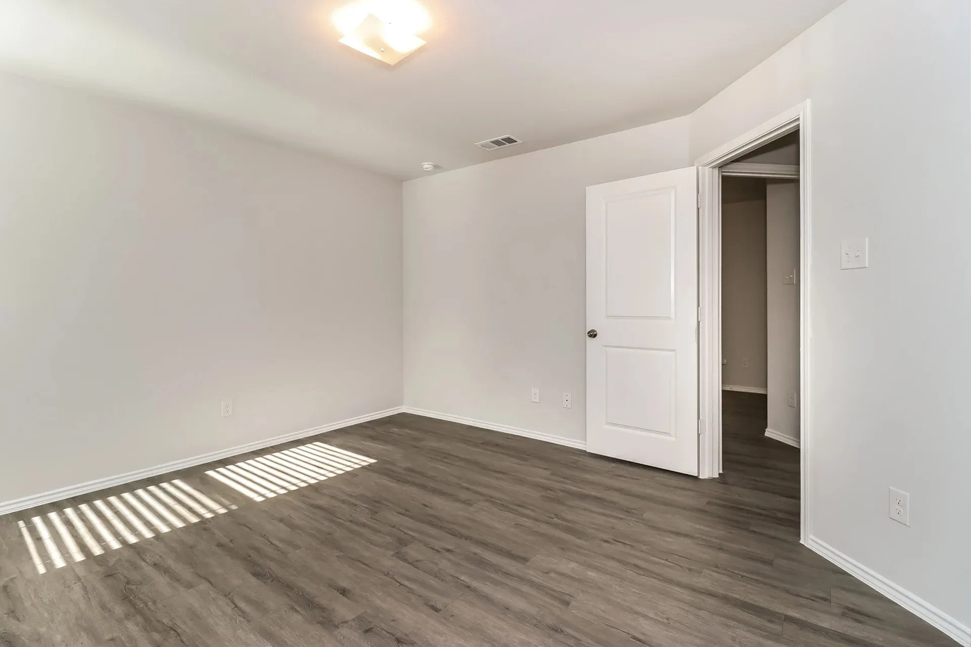 Single Family Residence For Rent in Tarrant County , 5216 Applegate Drive, Fort Worth, Texas 76119, 3 Bedroom, 3 Bathroom, 2 Garage spaces, 1,446 Sqft, built in 2022, mls#21387333, Real Estate Agent in Fort Worth, Homes For Rent in Tarrant county, Homes For Rent in Fort Worth, Realtor in Fort Worth Texas, Real Estate Brokerage Independent Realty Texas, Luminita Cordes Realtor
