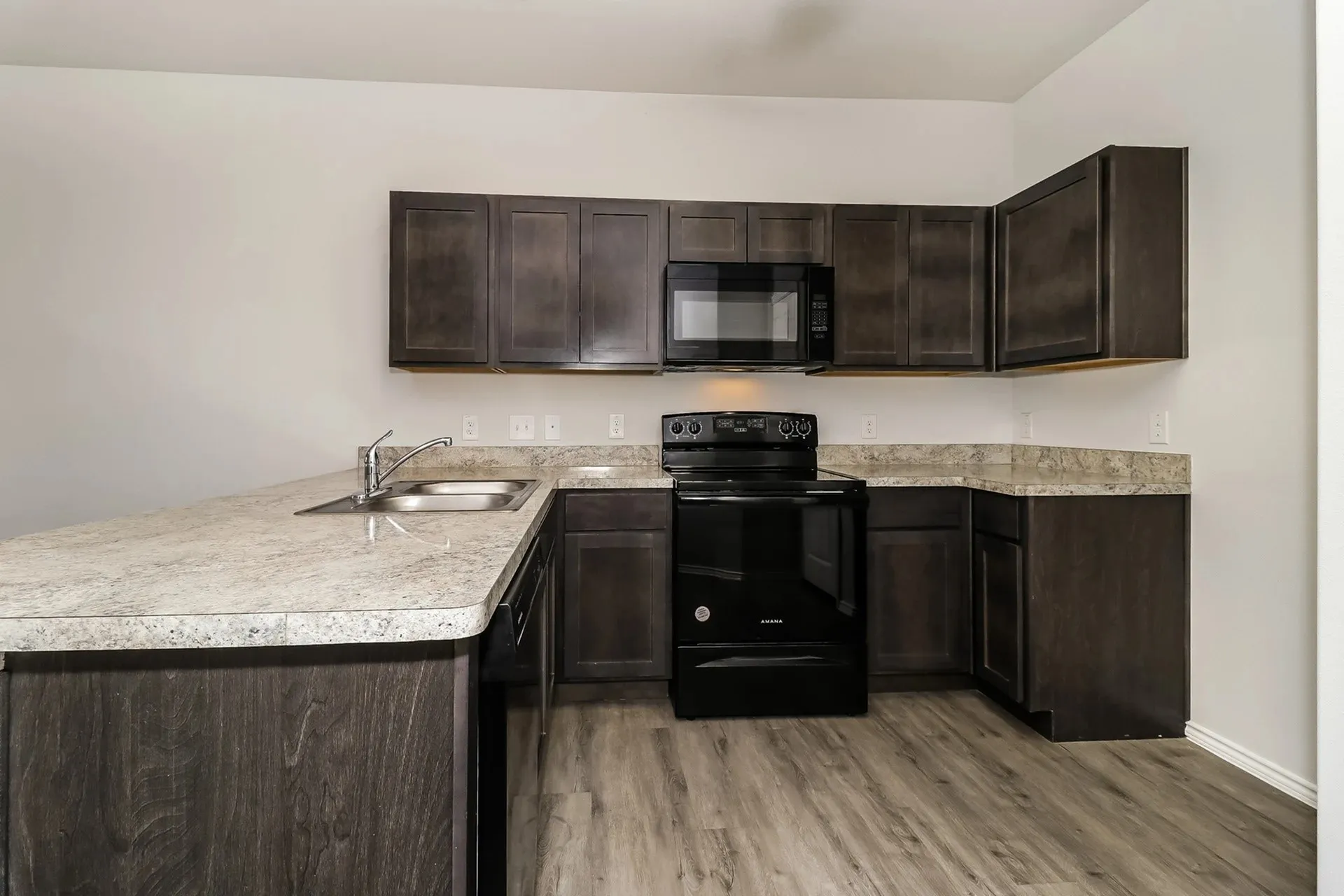 Single Family Residence For Rent in Tarrant County , 5216 Applegate Drive, Fort Worth, Texas 76119, 3 Bedroom, 3 Bathroom, 2 Garage spaces, 1,446 Sqft, built in 2022, mls#21387333, Real Estate Agent in Fort Worth, Homes For Rent in Tarrant county, Homes For Rent in Fort Worth, Realtor in Fort Worth Texas, Real Estate Brokerage Independent Realty Texas, Luminita Cordes Realtor