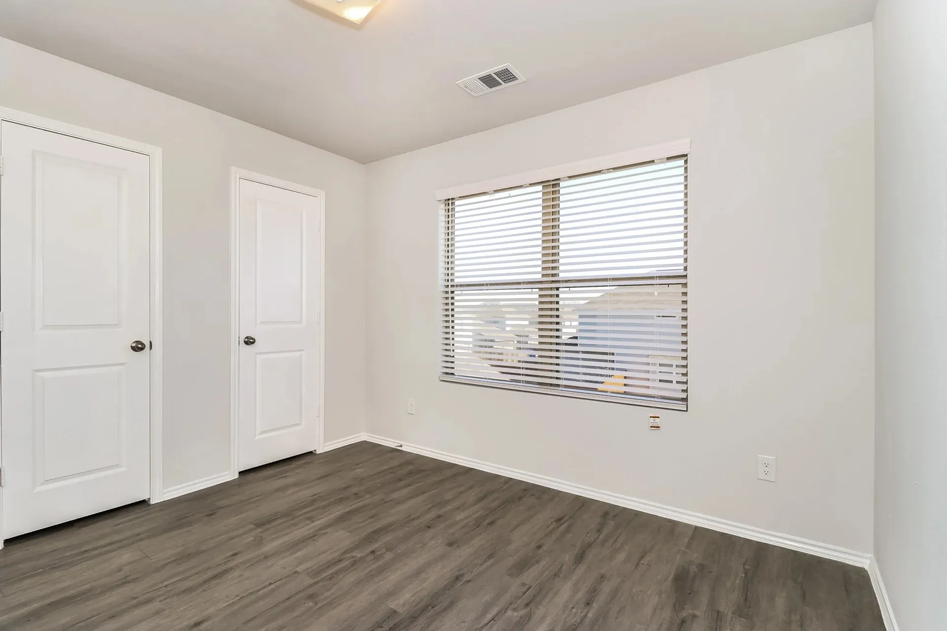 Single Family Residence For Rent in Tarrant County , 5216 Applegate Drive, Fort Worth, Texas 76119, 3 Bedroom, 3 Bathroom, 2 Garage spaces, 1,446 Sqft, built in 2022, mls#21387333, Real Estate Agent in Fort Worth, Homes For Rent in Tarrant county, Homes For Rent in Fort Worth, Realtor in Fort Worth Texas, Real Estate Brokerage Independent Realty Texas, Luminita Cordes Realtor