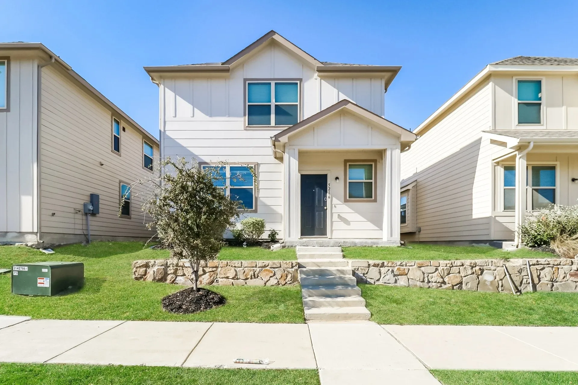 Single Family Residence For Rent in Tarrant County , 5216 Applegate Drive, Fort Worth, Texas 76119, 3 Bedroom, 3 Bathroom, 2 Garage spaces, 1,446 Sqft, built in 2022, mls#21387333, Real Estate Agent in Fort Worth, Homes For Rent in Tarrant county, Homes For Rent in Fort Worth, Realtor in Fort Worth Texas, Real Estate Brokerage Independent Realty Texas, Luminita Cordes Realtor