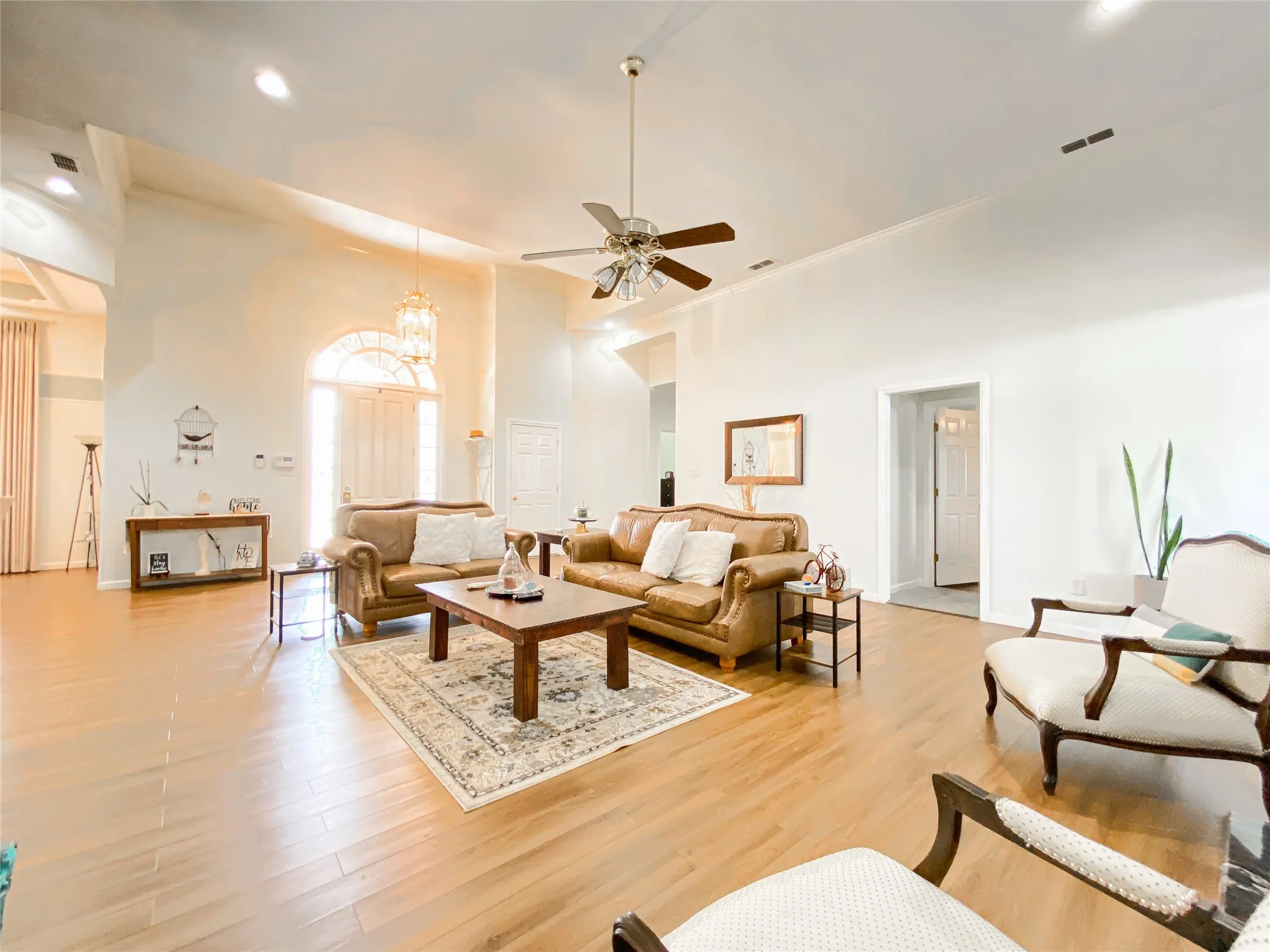 Single Family Residence For Sale in Taylor County , 549 COUNTRY Place S, Abilene, Texas 79606, 3 Bedroom, 3 Bathroom, 2 Garage spaces, 3,092 Sqft, built in 1992, mls#21387226, Real Estate Agent in Abilene, Homes For Sale in Taylor county, Homes For Sale in Abilene, Realtor in Abilene Texas, Real Estate Brokerage Independent Realty Texas, Luminita Cordes Realtor