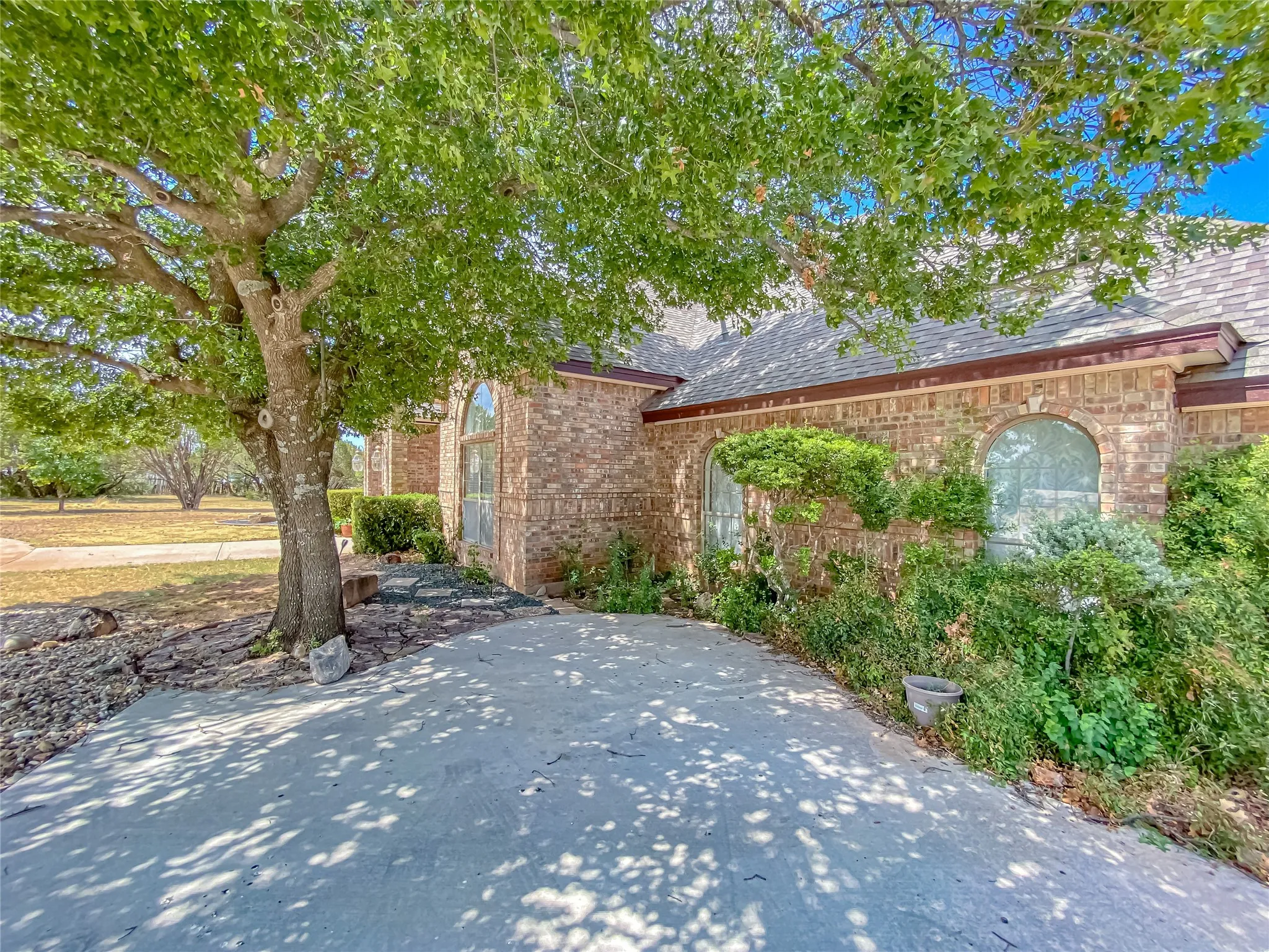Single Family Residence For Sale in Taylor County , 549 COUNTRY Place S, Abilene, Texas 79606, 3 Bedroom, 3 Bathroom, 2 Garage spaces, 3,092 Sqft, built in 1992, mls#21387226, Real Estate Agent in Abilene, Homes For Sale in Taylor county, Homes For Sale in Abilene, Realtor in Abilene Texas, Real Estate Brokerage Independent Realty Texas, Luminita Cordes Realtor