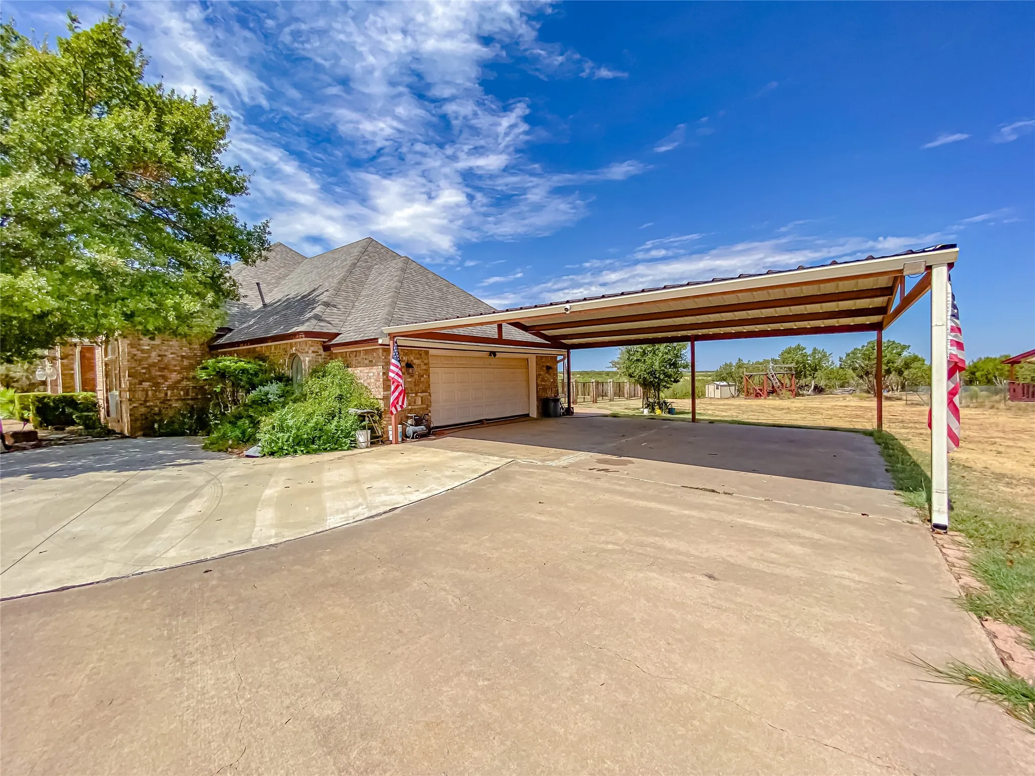 Single Family Residence For Sale in Taylor County , 549 COUNTRY Place S, Abilene, Texas 79606, 3 Bedroom, 3 Bathroom, 2 Garage spaces, 3,092 Sqft, built in 1992, mls#21387226, Real Estate Agent in Abilene, Homes For Sale in Taylor county, Homes For Sale in Abilene, Realtor in Abilene Texas, Real Estate Brokerage Independent Realty Texas, Luminita Cordes Realtor