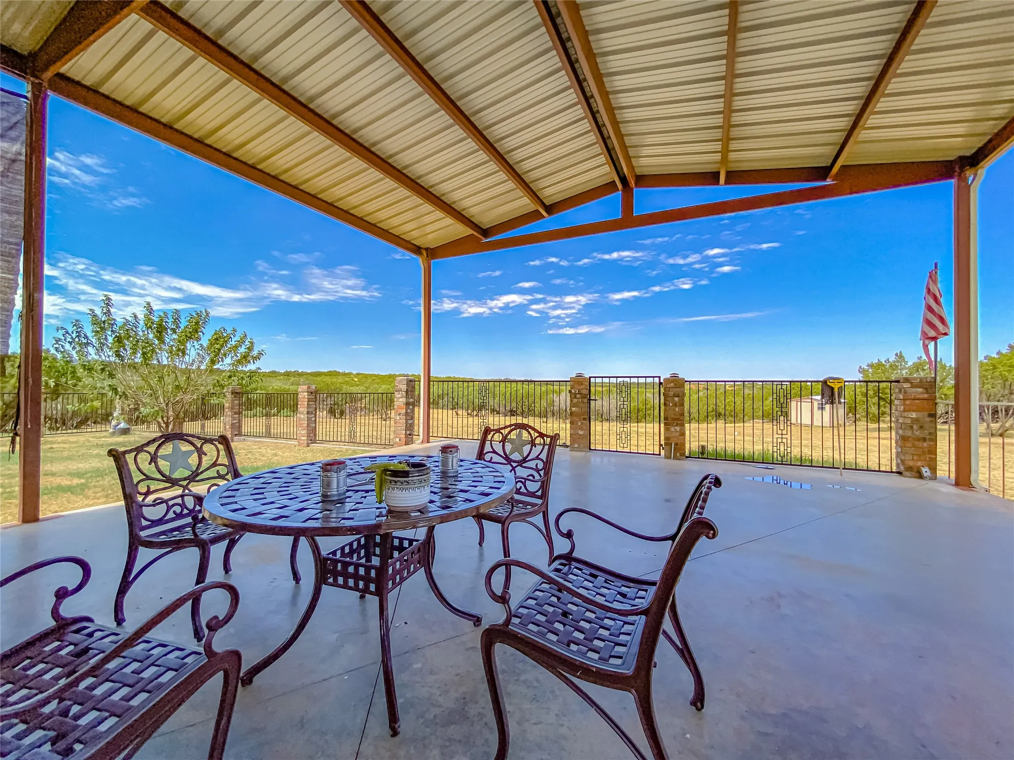 Single Family Residence For Sale in Taylor County , 549 COUNTRY Place S, Abilene, Texas 79606, 3 Bedroom, 3 Bathroom, 2 Garage spaces, 3,092 Sqft, built in 1992, mls#21387226, Real Estate Agent in Abilene, Homes For Sale in Taylor county, Homes For Sale in Abilene, Realtor in Abilene Texas, Real Estate Brokerage Independent Realty Texas, Luminita Cordes Realtor