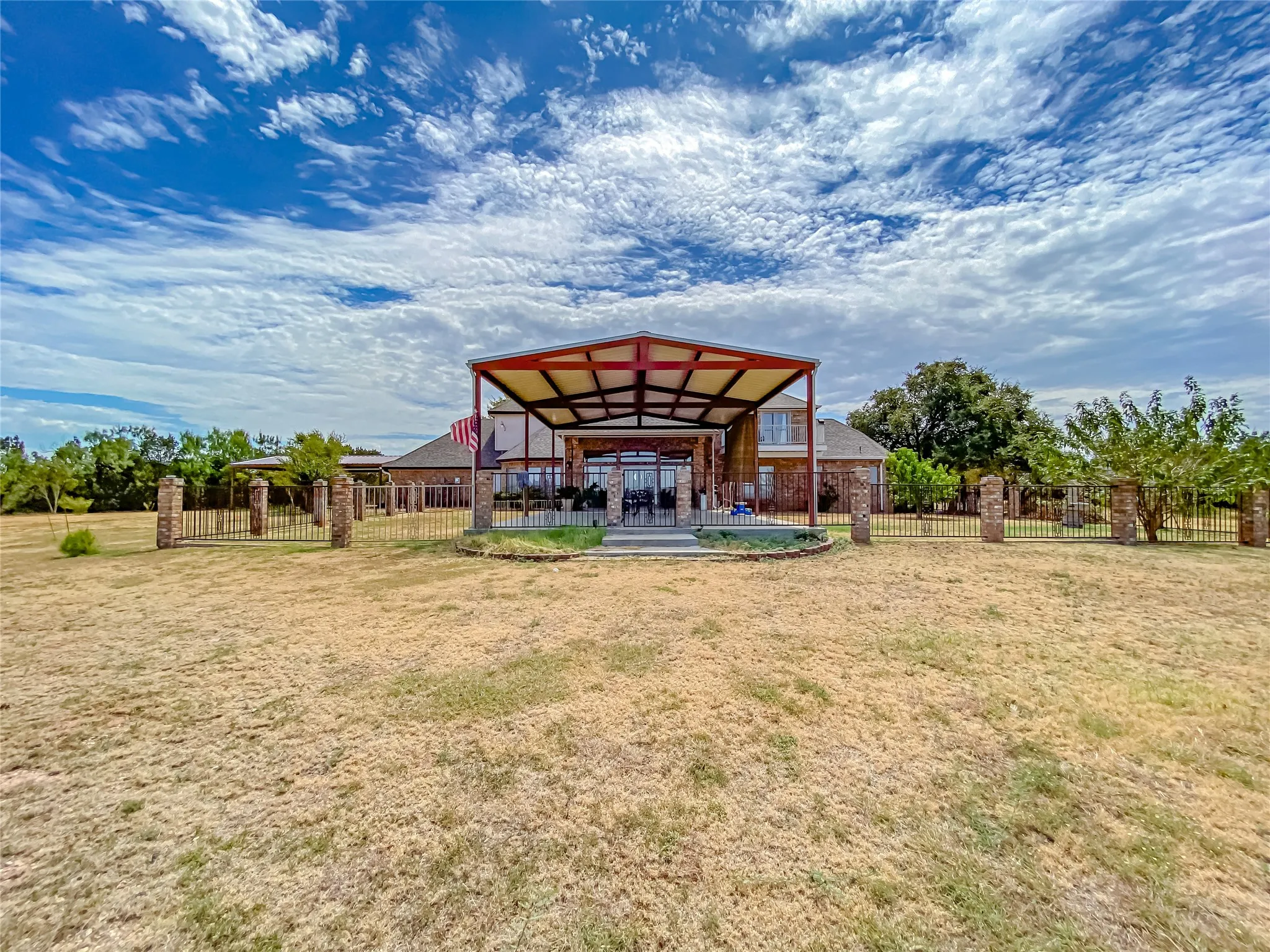 Single Family Residence For Sale in Taylor County , 549 COUNTRY Place S, Abilene, Texas 79606, 3 Bedroom, 3 Bathroom, 2 Garage spaces, 3,092 Sqft, built in 1992, mls#21387226, Real Estate Agent in Abilene, Homes For Sale in Taylor county, Homes For Sale in Abilene, Realtor in Abilene Texas, Real Estate Brokerage Independent Realty Texas, Luminita Cordes Realtor