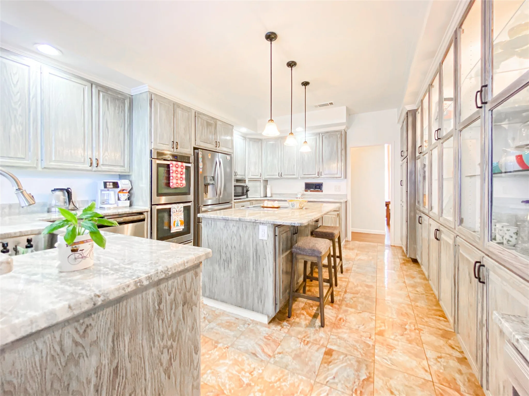 Single Family Residence For Sale in Taylor County , 549 COUNTRY Place S, Abilene, Texas 79606, 3 Bedroom, 3 Bathroom, 2 Garage spaces, 3,092 Sqft, built in 1992, mls#21387226, Real Estate Agent in Abilene, Homes For Sale in Taylor county, Homes For Sale in Abilene, Realtor in Abilene Texas, Real Estate Brokerage Independent Realty Texas, Luminita Cordes Realtor