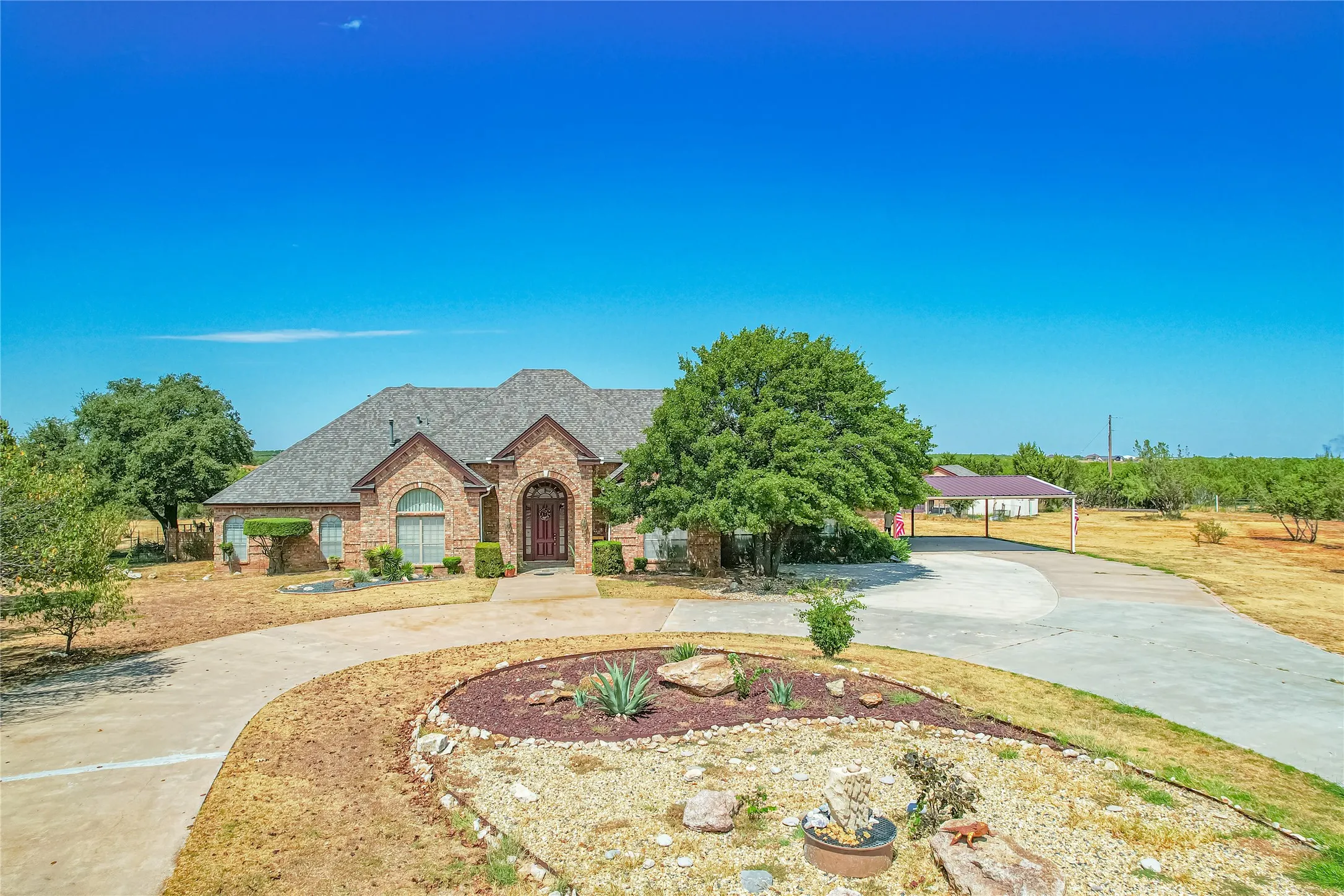 Single Family Residence For Sale in Taylor County , 549 COUNTRY Place S, Abilene, Texas 79606, 3 Bedroom, 3 Bathroom, 2 Garage spaces, 3,092 Sqft, built in 1992, mls#21387226, Real Estate Agent in Abilene, Homes For Sale in Taylor county, Homes For Sale in Abilene, Realtor in Abilene Texas, Real Estate Brokerage Independent Realty Texas, Luminita Cordes Realtor