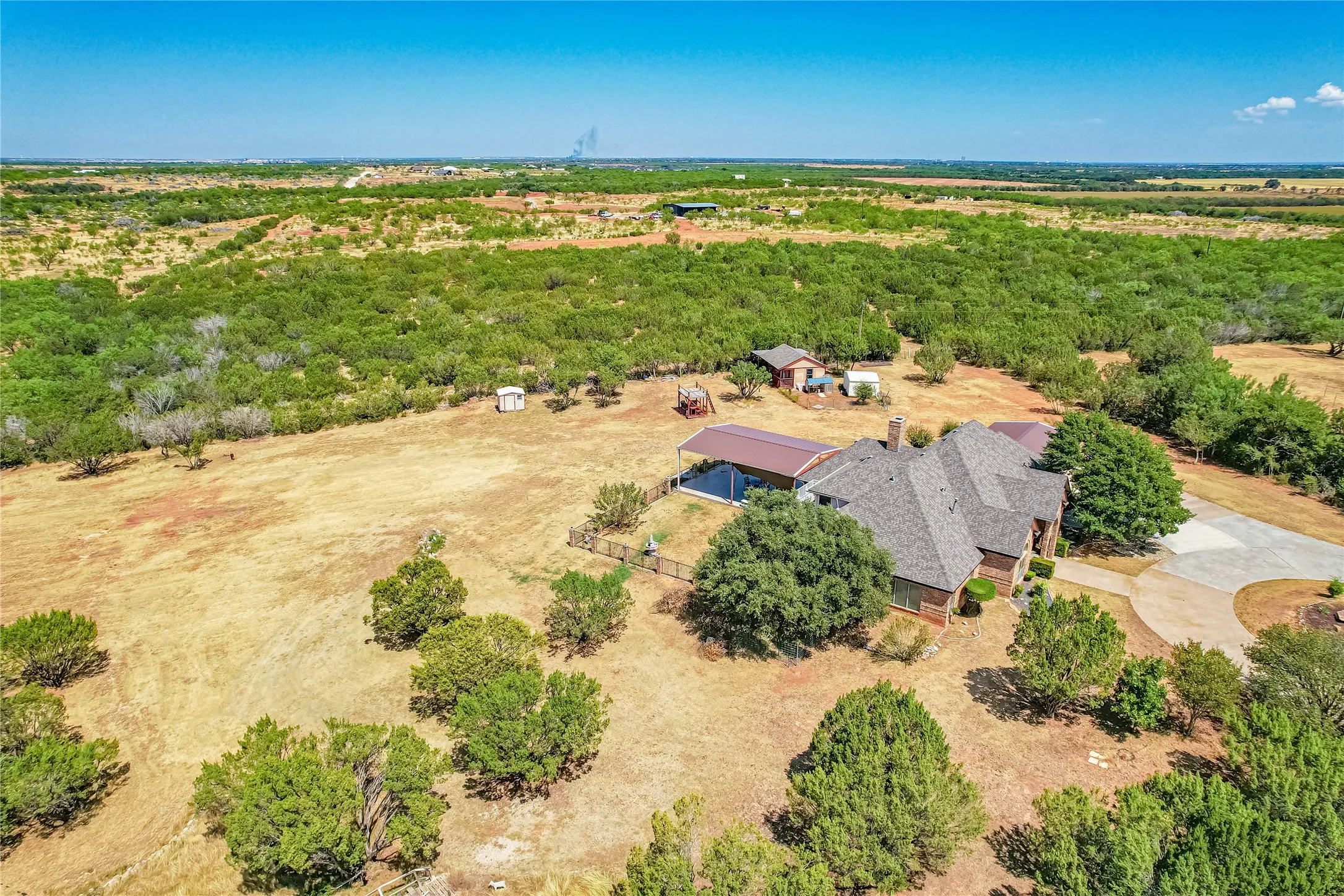 Single Family Residence For Sale in Taylor County , 549 COUNTRY Place S, Abilene, Texas 79606, 3 Bedroom, 3 Bathroom, 2 Garage spaces, 3,092 Sqft, built in 1992, mls#21387226, Real Estate Agent in Abilene, Homes For Sale in Taylor county, Homes For Sale in Abilene, Realtor in Abilene Texas, Real Estate Brokerage Independent Realty Texas, Luminita Cordes Realtor