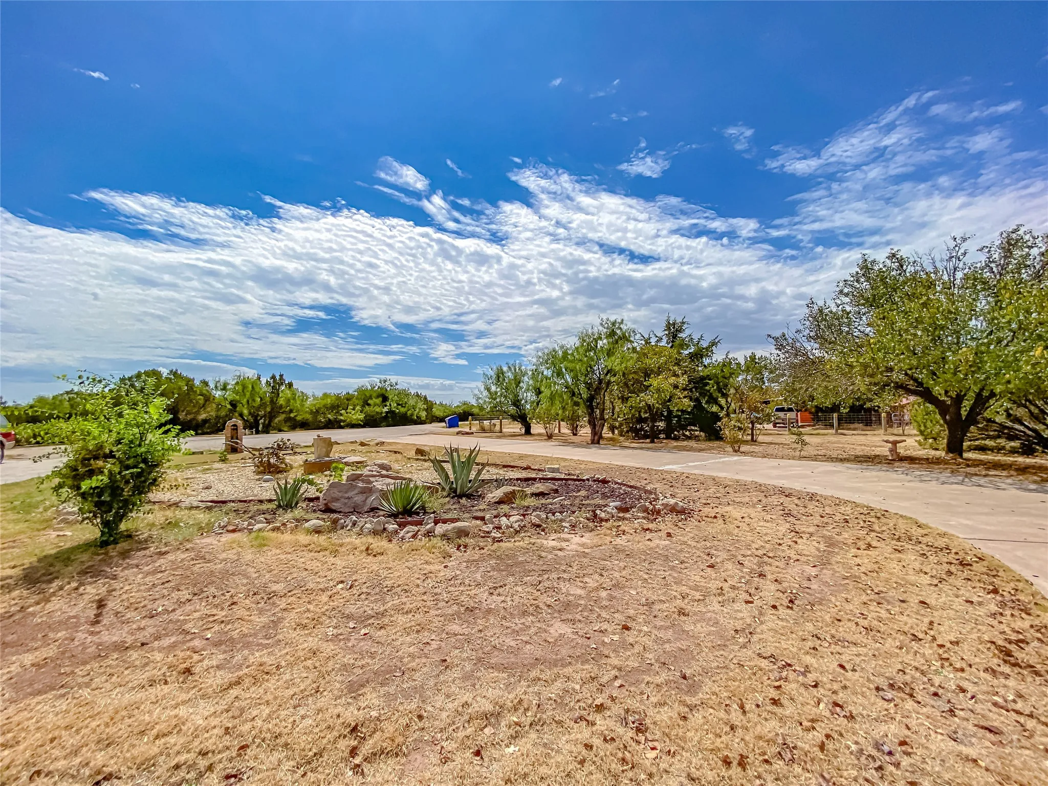 Single Family Residence For Sale in Taylor County , 549 COUNTRY Place S, Abilene, Texas 79606, 3 Bedroom, 3 Bathroom, 2 Garage spaces, 3,092 Sqft, built in 1992, mls#21387226, Real Estate Agent in Abilene, Homes For Sale in Taylor county, Homes For Sale in Abilene, Realtor in Abilene Texas, Real Estate Brokerage Independent Realty Texas, Luminita Cordes Realtor