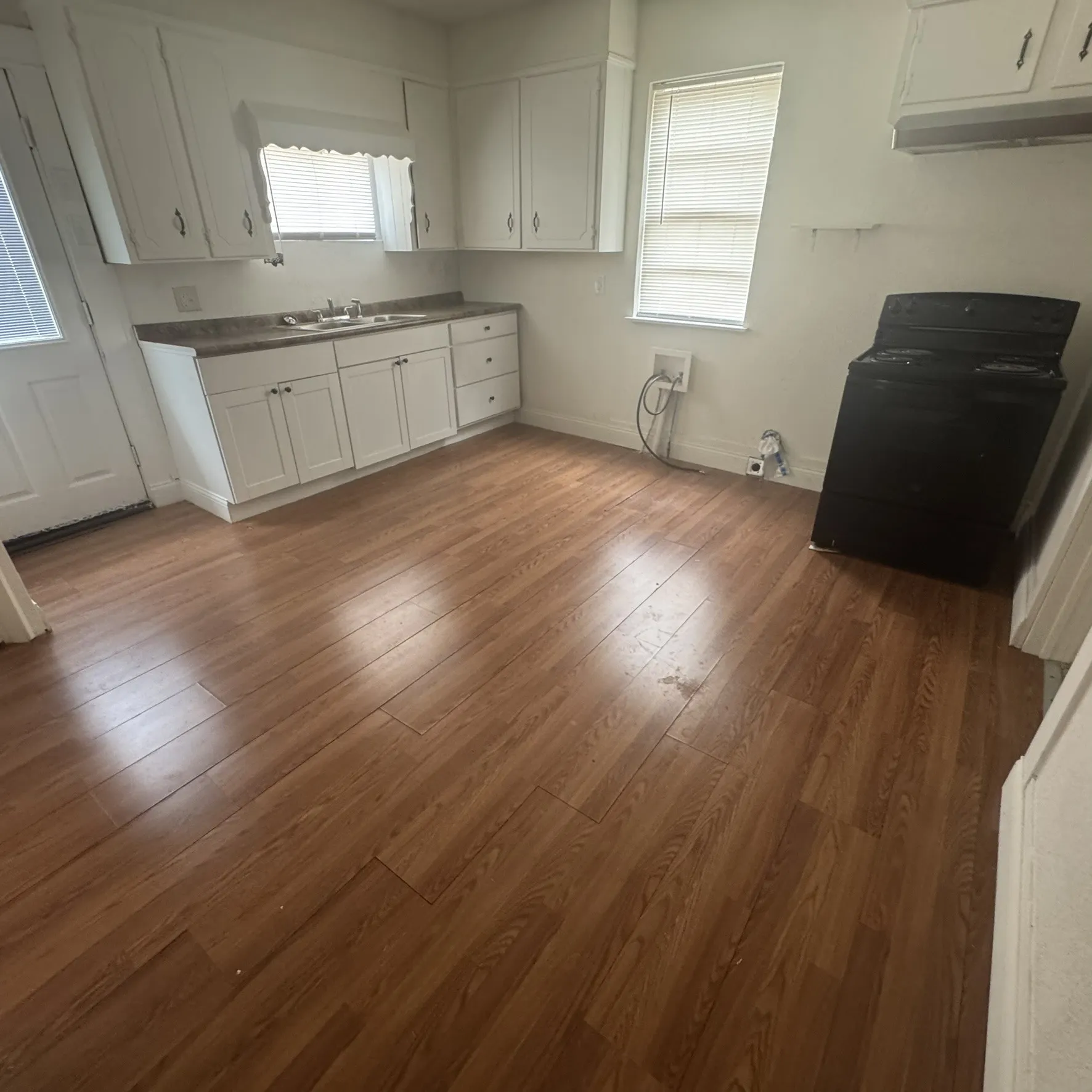 Single Family Residence For Sale in Mc Lennan County , 314 Arthur Street, Mc Gregor, Texas 76657, 2 Bedroom, 1 Bathroom, Garage spaces, 812 Sqft, built in 1950, mls#21385357, Real Estate Agent in Mc Gregor, Homes For Sale in Mc Lennan county, Homes For Sale in Mc Gregor, Realtor in Mc Gregor Texas, Real Estate Brokerage Independent Realty Texas, Luminita Cordes Realtor