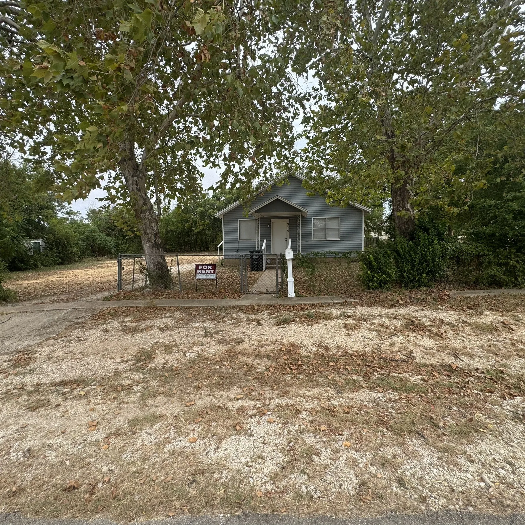 Single Family Residence For Sale in Mc Lennan County , 314 Arthur Street, Mc Gregor, Texas 76657, 2 Bedroom, 1 Bathroom, Garage spaces, 812 Sqft, built in 1950, mls#21385357, Real Estate Agent in Mc Gregor, Homes For Sale in Mc Lennan county, Homes For Sale in Mc Gregor, Realtor in Mc Gregor Texas, Real Estate Brokerage Independent Realty Texas, Luminita Cordes Realtor