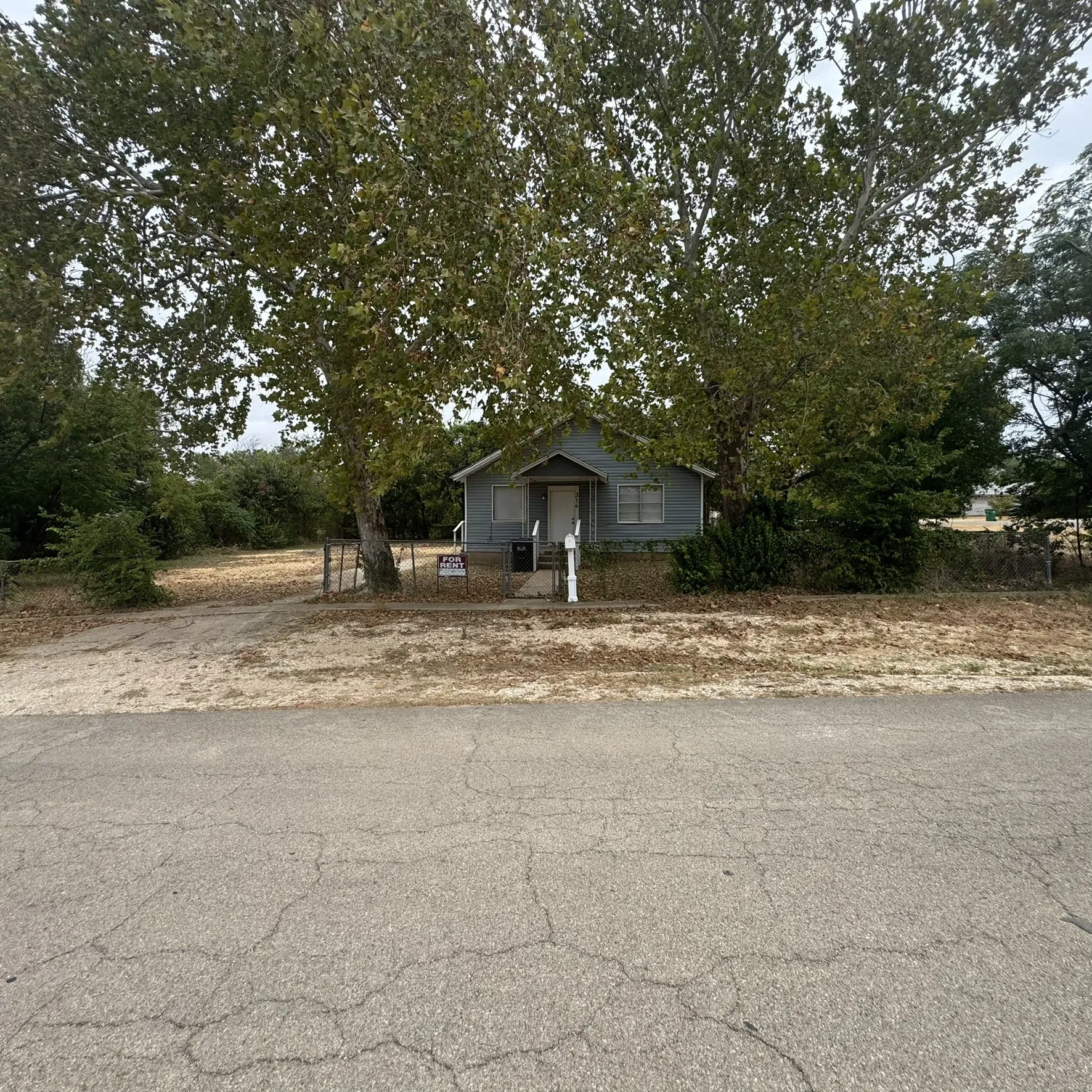 Single Family Residence For Sale in Mc Lennan County , 314 Arthur Street, Mc Gregor, Texas 76657, 2 Bedroom, 1 Bathroom, Garage spaces, 812 Sqft, built in 1950, mls#21385357, Real Estate Agent in Mc Gregor, Homes For Sale in Mc Lennan county, Homes For Sale in Mc Gregor, Realtor in Mc Gregor Texas, Real Estate Brokerage Independent Realty Texas, Luminita Cordes Realtor
