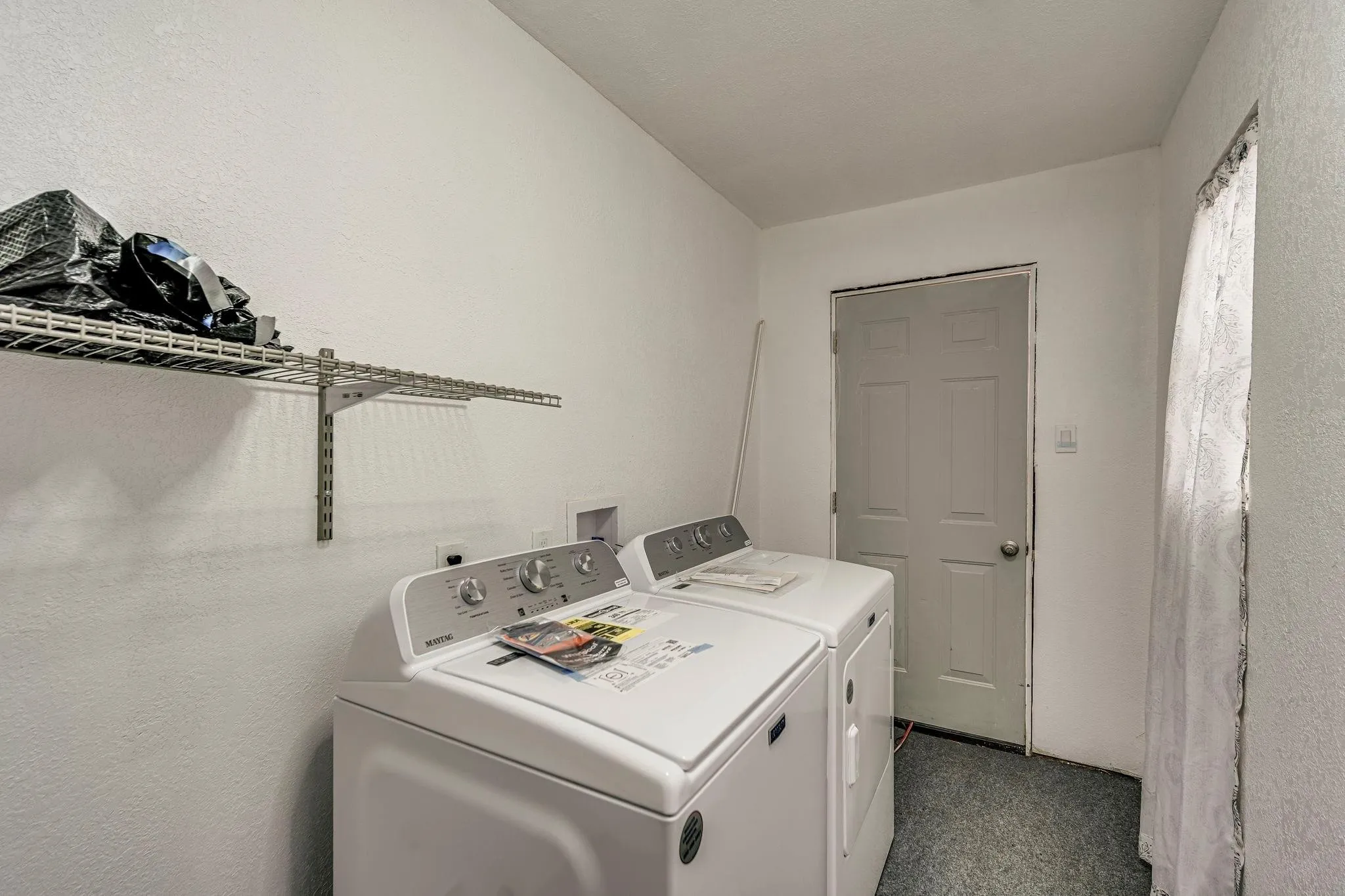 Shared laundry with 605 W Page tenants