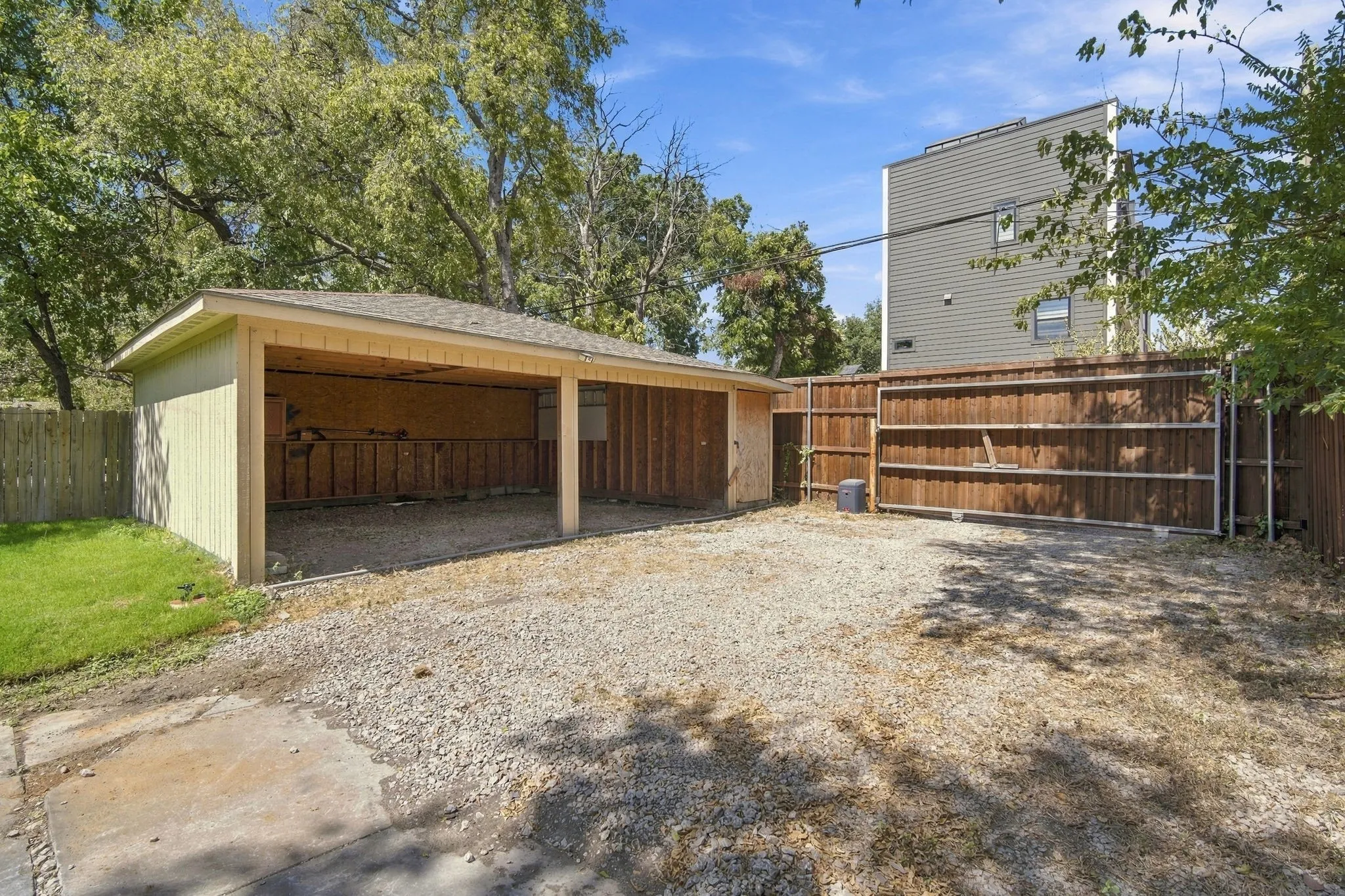 Carport and electric gate