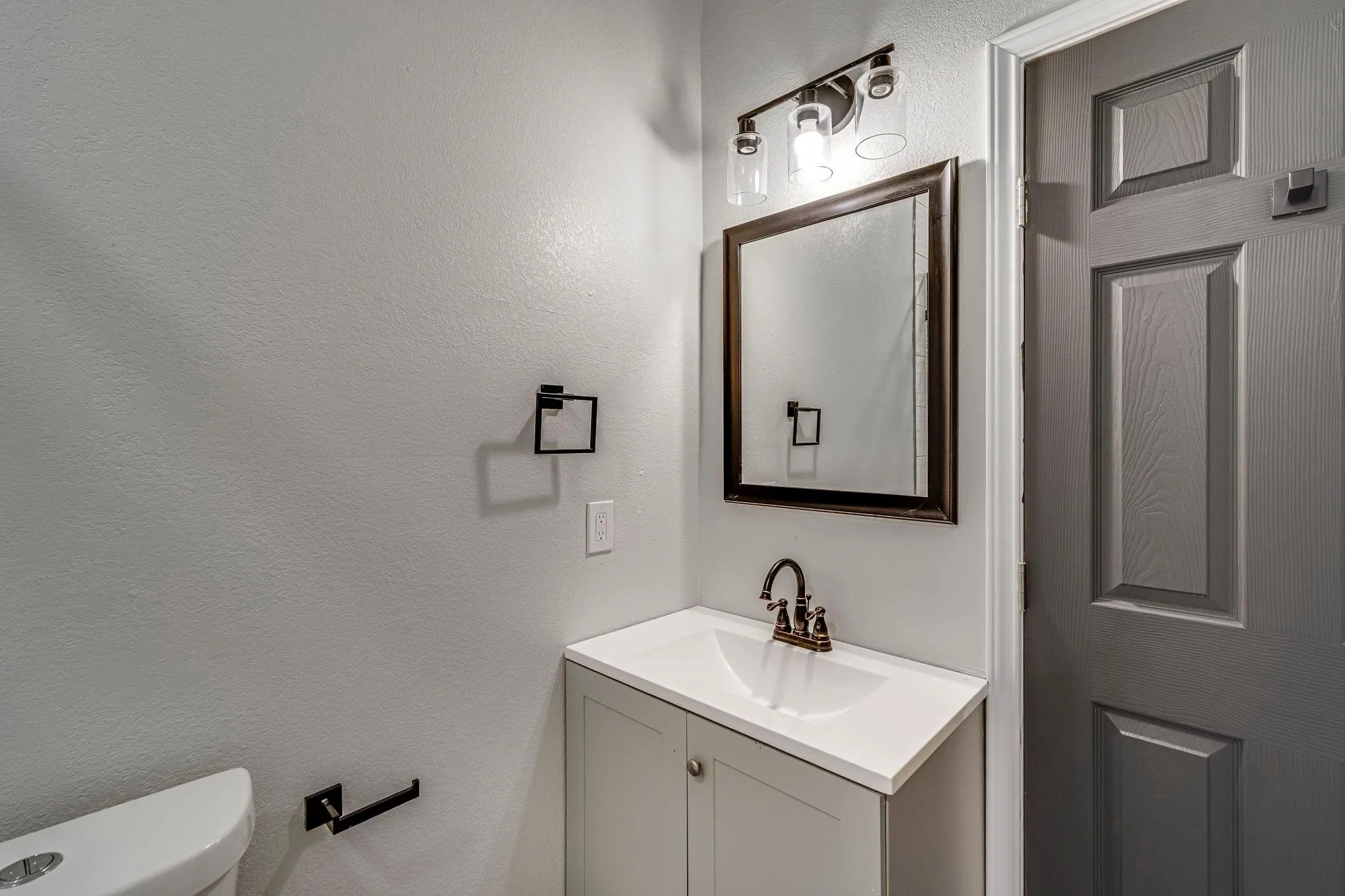 Downstairs full bathroom