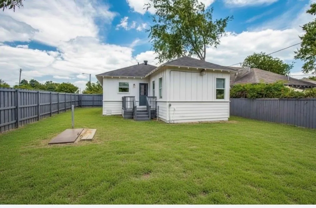 Single Family Residence For Sale in Dallas County , 403 Parkview Avenue, Dallas, Texas 75223, 3 Bedroom, 2 Bathroom, Garage spaces, 1,500 Sqft, built in 1924, mls#21387133, Real Estate Agent in Dallas, Homes For Sale in Dallas county, Homes For Sale in Dallas, Realtor in Dallas Texas, Real Estate Brokerage Independent Realty Texas, Luminita Cordes Realtor
