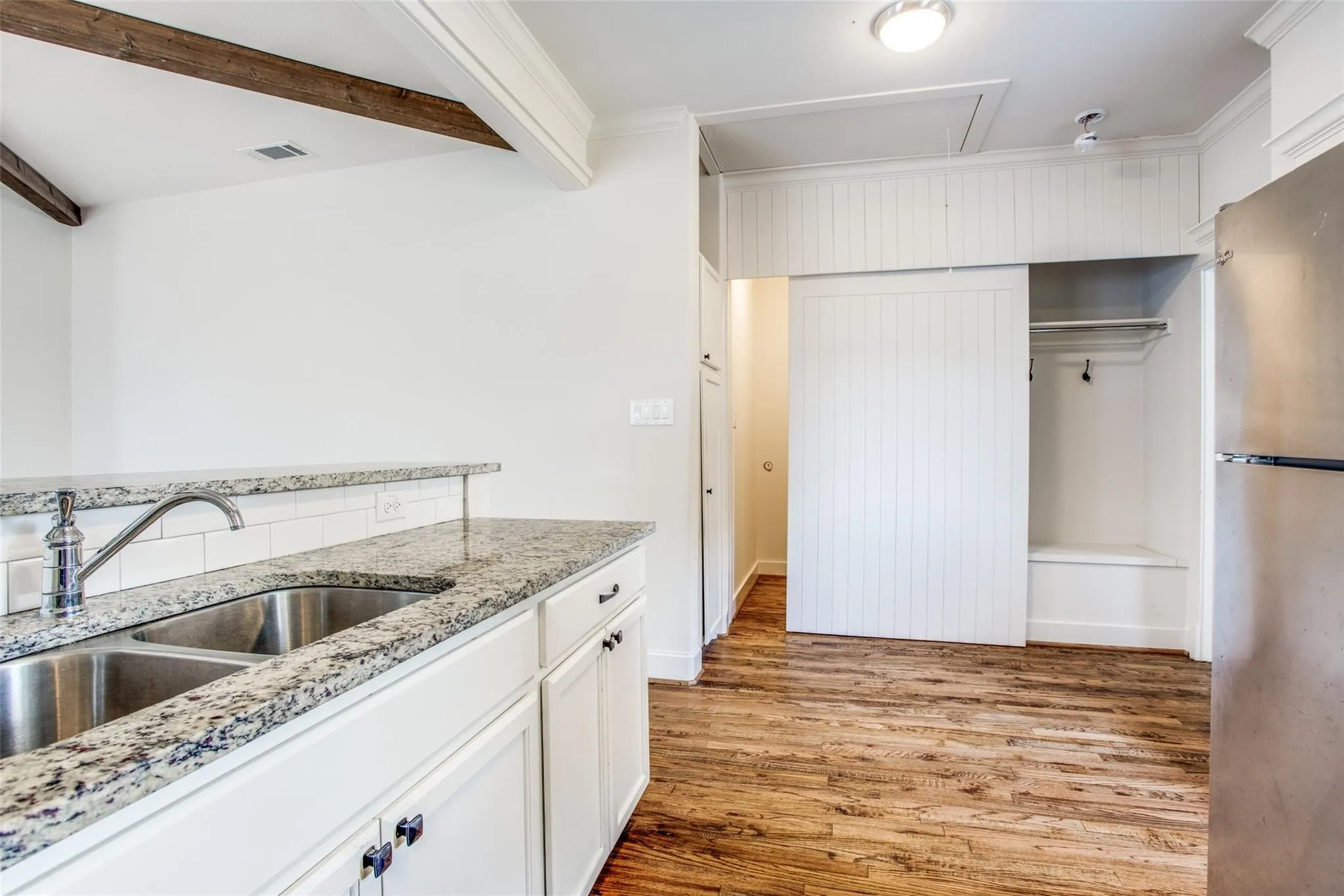 Single Family Residence For Sale in Dallas County , 403 Parkview Avenue, Dallas, Texas 75223, 3 Bedroom, 2 Bathroom, Garage spaces, 1,500 Sqft, built in 1924, mls#21387133, Real Estate Agent in Dallas, Homes For Sale in Dallas county, Homes For Sale in Dallas, Realtor in Dallas Texas, Real Estate Brokerage Independent Realty Texas, Luminita Cordes Realtor