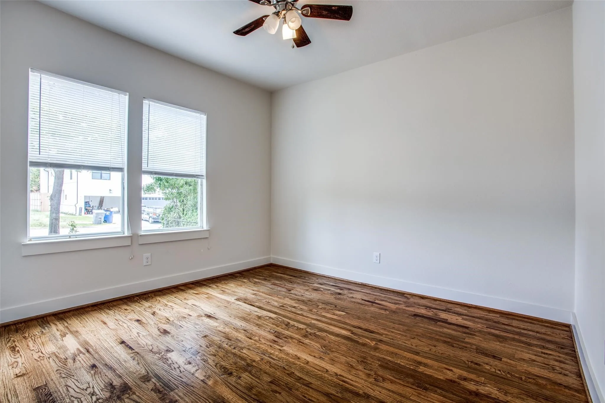 Single Family Residence For Sale in Dallas County , 403 Parkview Avenue, Dallas, Texas 75223, 3 Bedroom, 2 Bathroom, Garage spaces, 1,500 Sqft, built in 1924, mls#21387133, Real Estate Agent in Dallas, Homes For Sale in Dallas county, Homes For Sale in Dallas, Realtor in Dallas Texas, Real Estate Brokerage Independent Realty Texas, Luminita Cordes Realtor