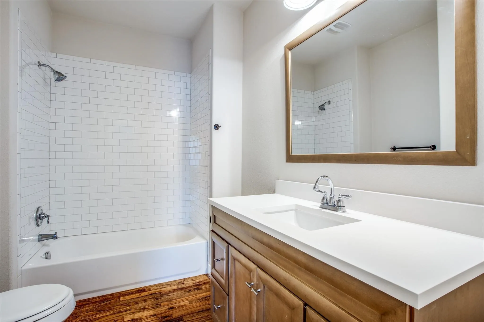 Single Family Residence For Sale in Dallas County , 403 Parkview Avenue, Dallas, Texas 75223, 3 Bedroom, 2 Bathroom, Garage spaces, 1,500 Sqft, built in 1924, mls#21387133, Real Estate Agent in Dallas, Homes For Sale in Dallas county, Homes For Sale in Dallas, Realtor in Dallas Texas, Real Estate Brokerage Independent Realty Texas, Luminita Cordes Realtor
