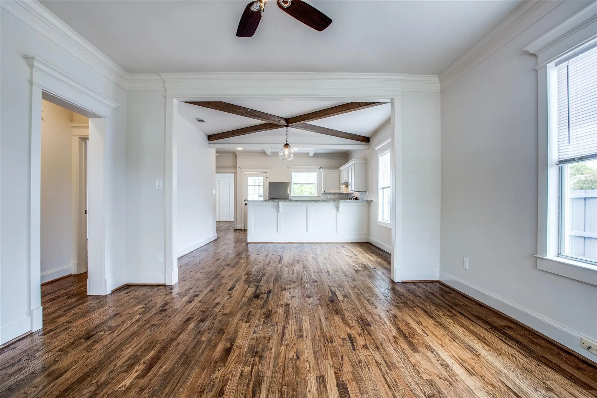 Single Family Residence For Sale in Dallas County , 403 Parkview Avenue, Dallas, Texas 75223, 3 Bedroom, 2 Bathroom, Garage spaces, 1,500 Sqft, built in 1924, mls#21387133, Real Estate Agent in Dallas, Homes For Sale in Dallas county, Homes For Sale in Dallas, Realtor in Dallas Texas, Real Estate Brokerage Independent Realty Texas, Luminita Cordes Realtor