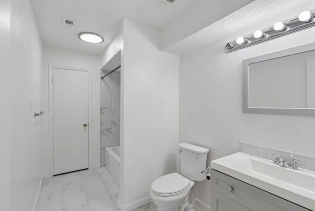 Townhouse For Rent in Dallas County , 213 Hood Street, Cedar Hill, Texas 75104, 2 Bedroom, 2 Bathroom, Garage spaces, 1,200 Sqft, built in 1984, mls#21385324, Real Estate Agent in Cedar Hill, Homes For Rent in Dallas county, Homes For Rent in Cedar Hill, Realtor in Cedar Hill Texas, Real Estate Brokerage Independent Realty Texas, Luminita Cordes Realtor