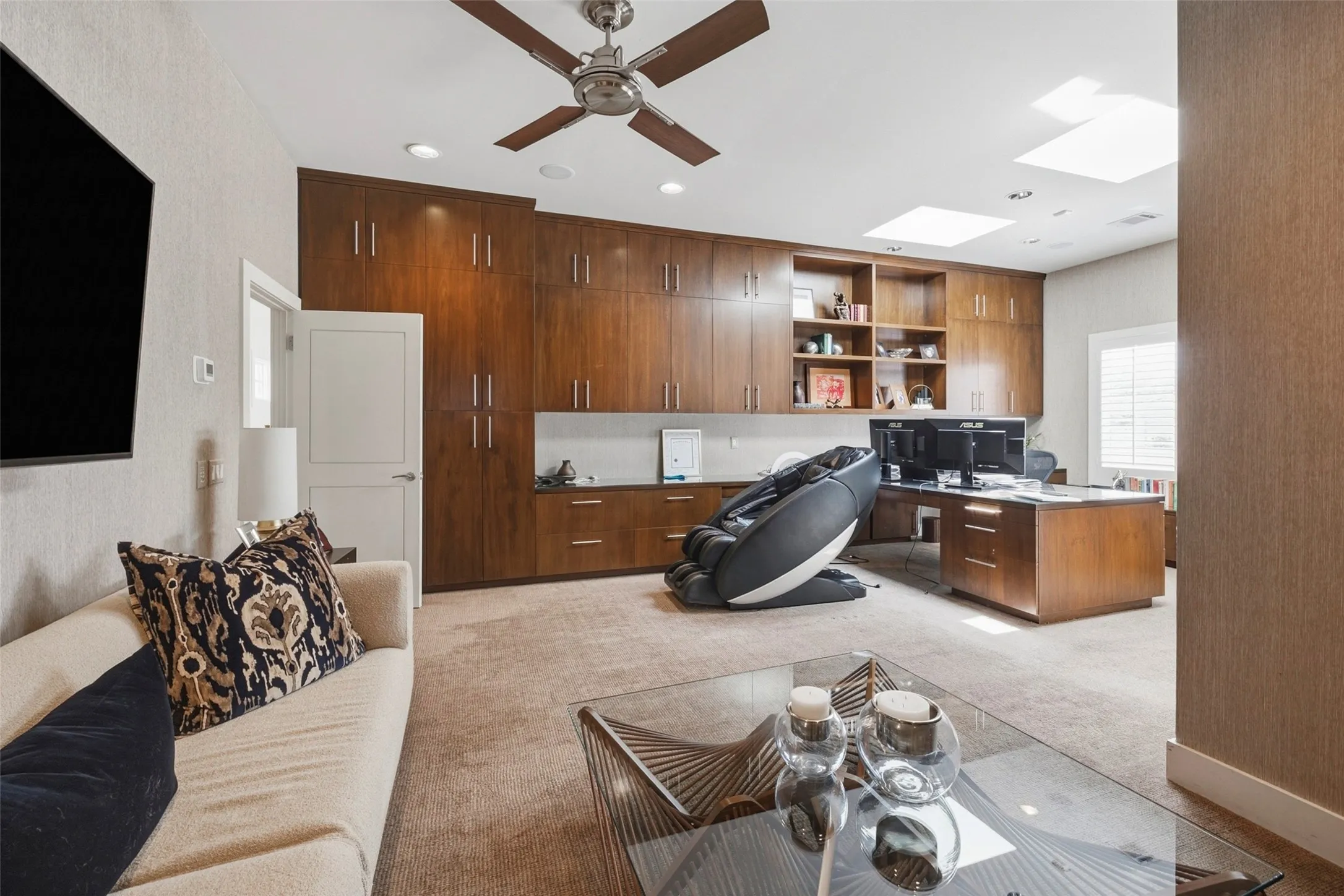 Single Family Residence For Sale in Tarrant County , 220 La Jolla Cove, Westworth Village, Texas 76114, 5 Bedroom, 7 Bathroom, 3 Garage spaces, 7,337 Sqft, built in 2007, mls#21387002, Real Estate Agent in Westworth Village, Homes For Sale in Tarrant county, Homes For Sale in Westworth Village, Realtor in Westworth Village Texas, Real Estate Brokerage Independent Realty Texas, Luminita Cordes Realtor