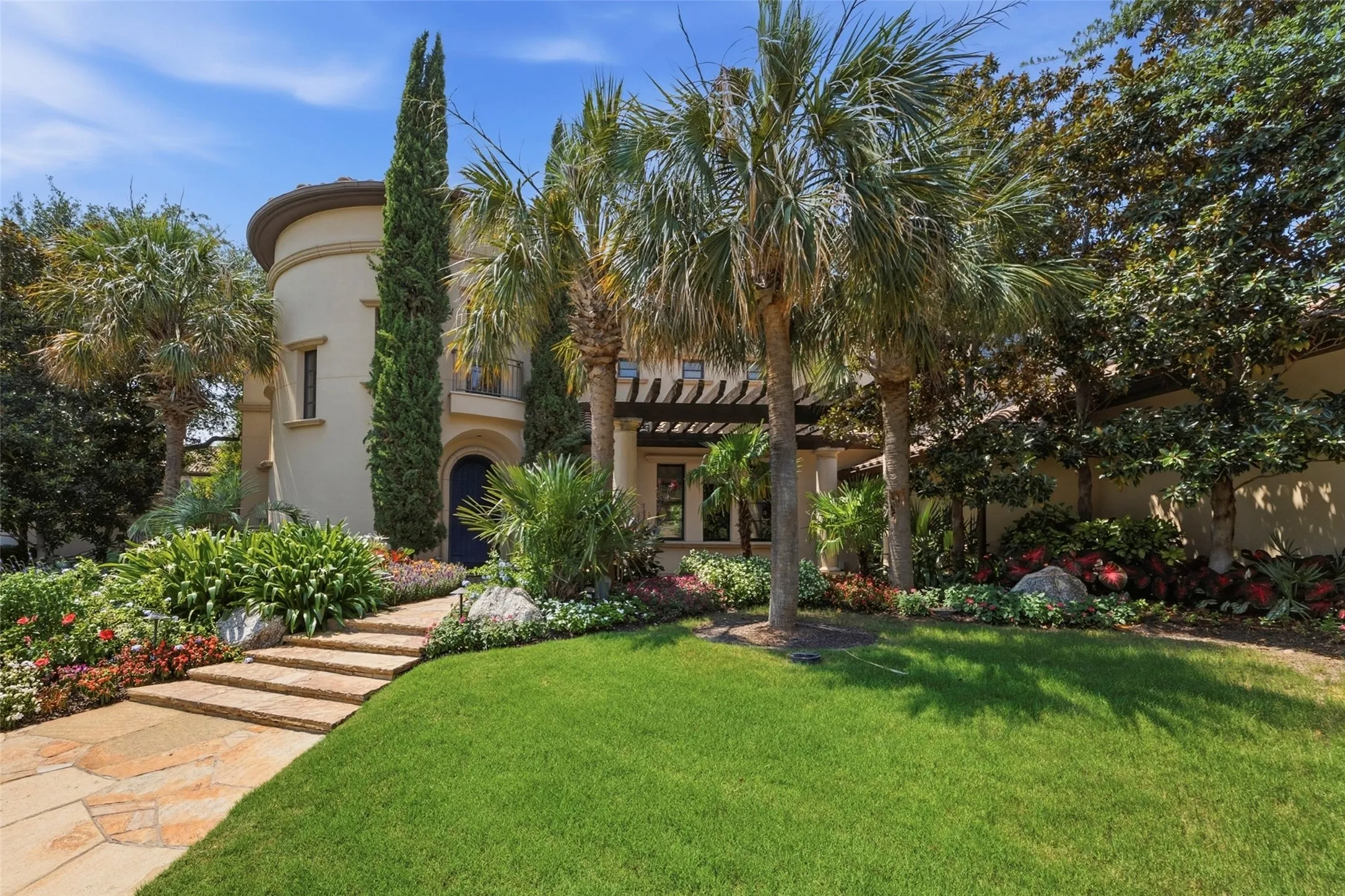 Single Family Residence For Sale in Tarrant County , 220 La Jolla Cove, Westworth Village, Texas 76114, 5 Bedroom, 7 Bathroom, 3 Garage spaces, 7,337 Sqft, built in 2007, mls#21387002, Real Estate Agent in Westworth Village, Homes For Sale in Tarrant county, Homes For Sale in Westworth Village, Realtor in Westworth Village Texas, Real Estate Brokerage Independent Realty Texas, Luminita Cordes Realtor