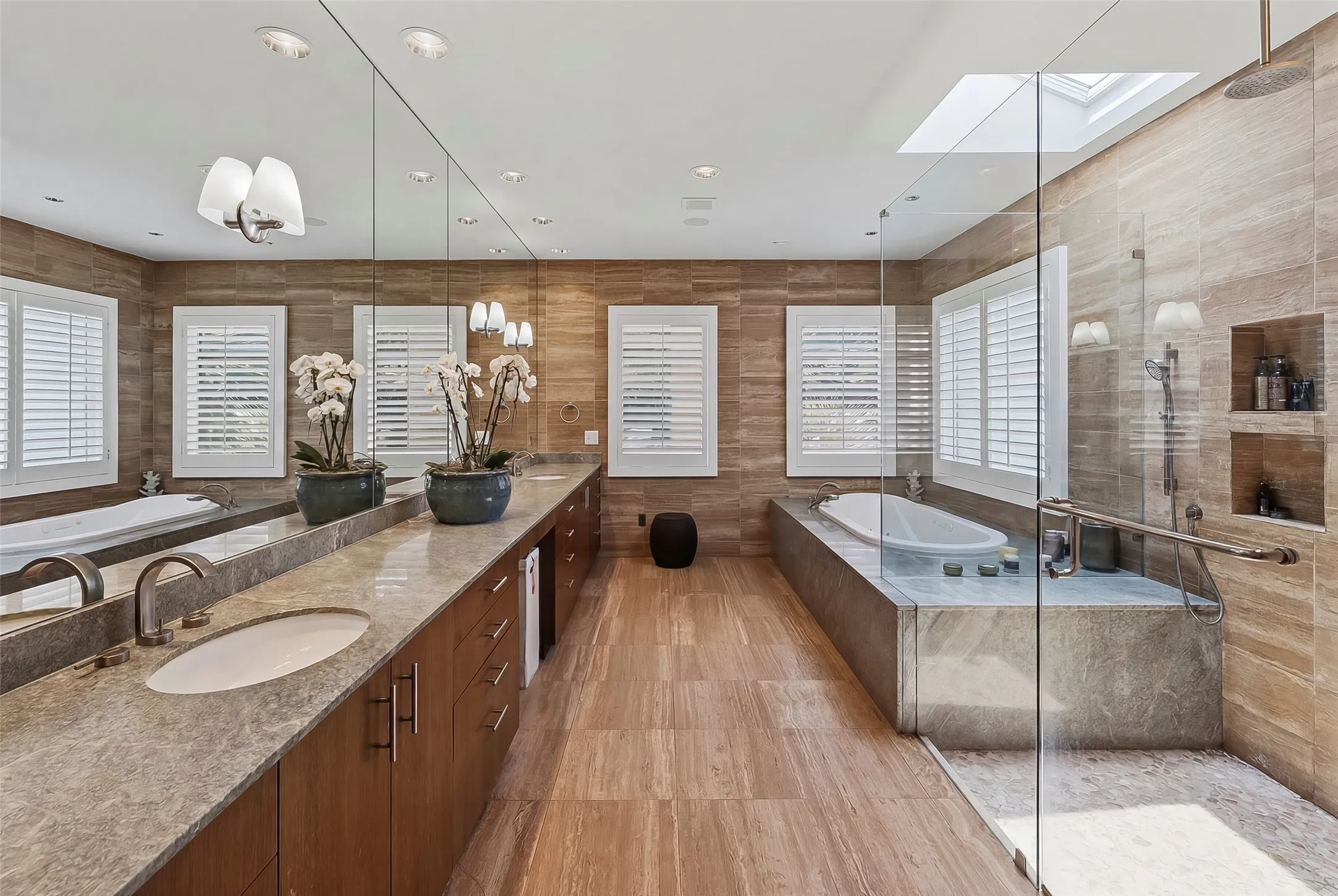 Single Family Residence For Sale in Tarrant County , 220 La Jolla Cove, Westworth Village, Texas 76114, 5 Bedroom, 7 Bathroom, 3 Garage spaces, 7,337 Sqft, built in 2007, mls#21387002, Real Estate Agent in Westworth Village, Homes For Sale in Tarrant county, Homes For Sale in Westworth Village, Realtor in Westworth Village Texas, Real Estate Brokerage Independent Realty Texas, Luminita Cordes Realtor