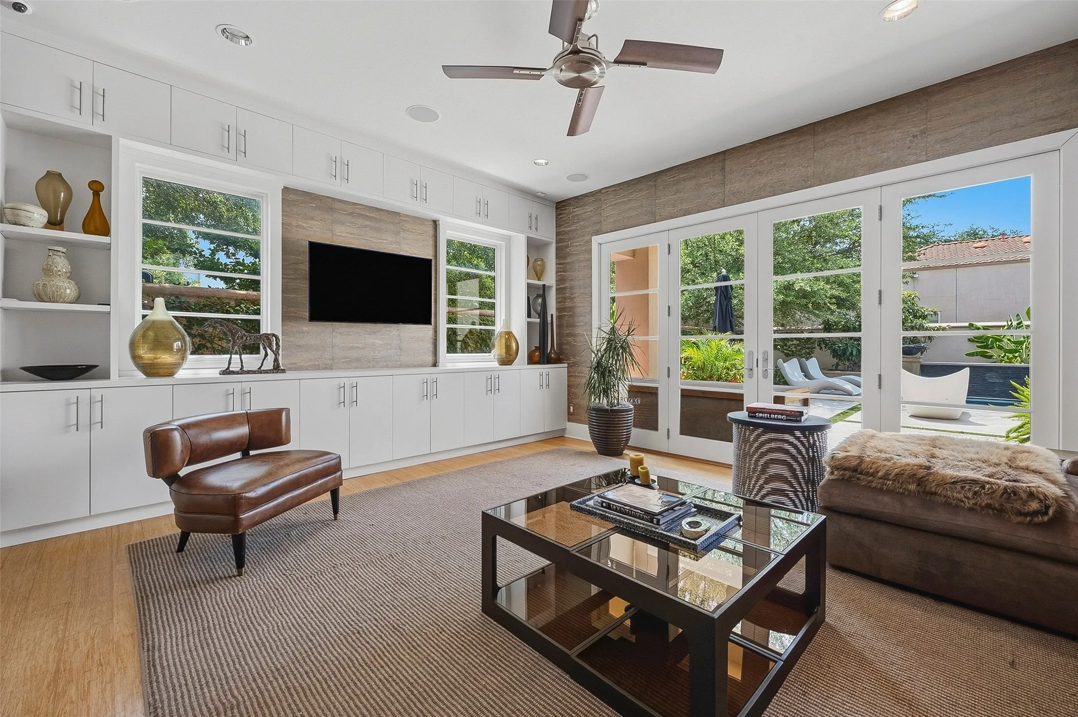 Single Family Residence For Sale in Tarrant County , 220 La Jolla Cove, Westworth Village, Texas 76114, 5 Bedroom, 7 Bathroom, 3 Garage spaces, 7,337 Sqft, built in 2007, mls#21387002, Real Estate Agent in Westworth Village, Homes For Sale in Tarrant county, Homes For Sale in Westworth Village, Realtor in Westworth Village Texas, Real Estate Brokerage Independent Realty Texas, Luminita Cordes Realtor