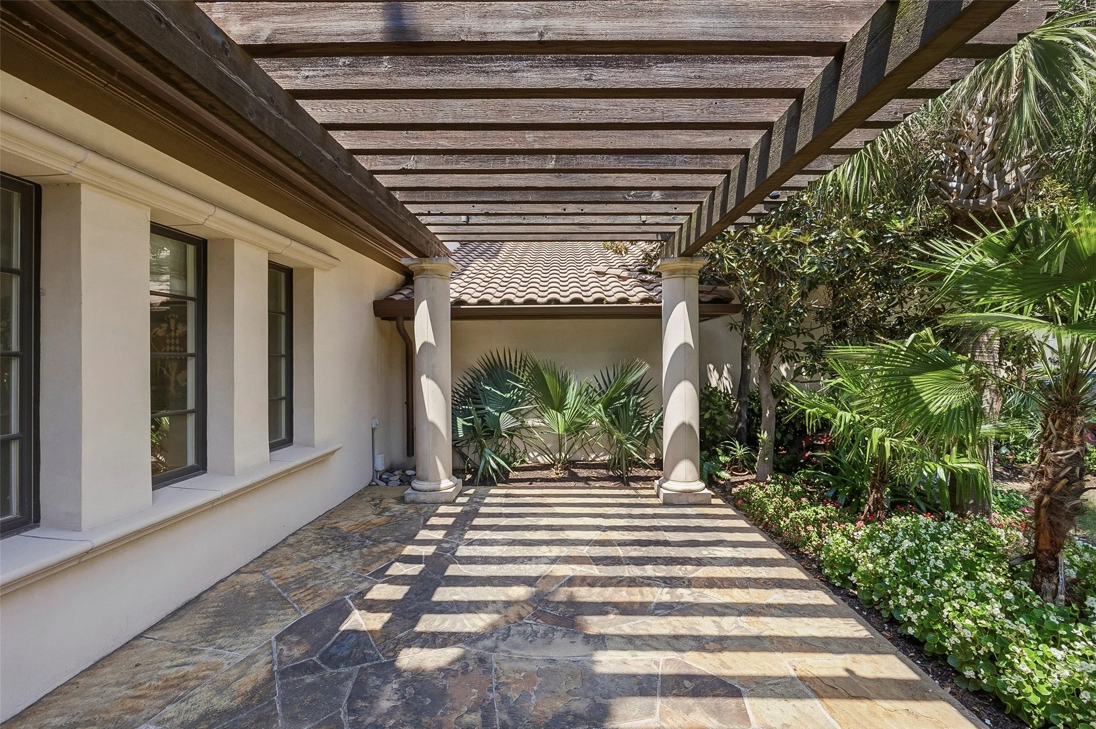 Single Family Residence For Sale in Tarrant County , 220 La Jolla Cove, Westworth Village, Texas 76114, 5 Bedroom, 7 Bathroom, 3 Garage spaces, 7,337 Sqft, built in 2007, mls#21387002, Real Estate Agent in Westworth Village, Homes For Sale in Tarrant county, Homes For Sale in Westworth Village, Realtor in Westworth Village Texas, Real Estate Brokerage Independent Realty Texas, Luminita Cordes Realtor