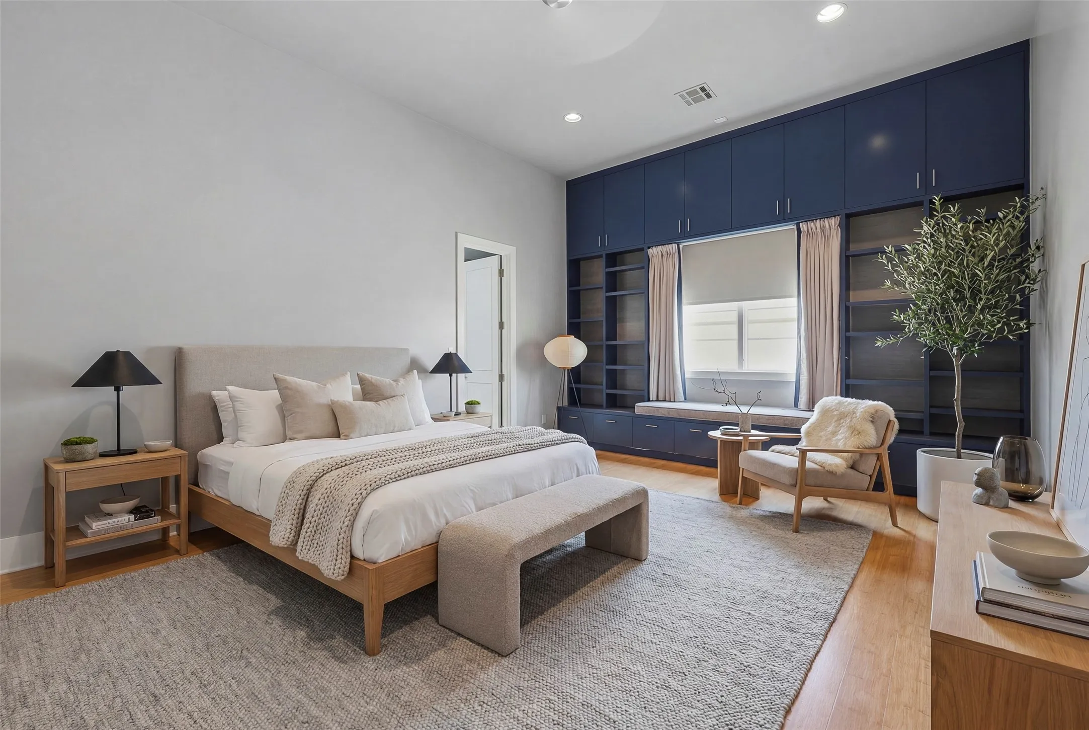 Single Family Residence For Sale in Tarrant County , 220 La Jolla Cove, Westworth Village, Texas 76114, 5 Bedroom, 7 Bathroom, 3 Garage spaces, 7,337 Sqft, built in 2007, mls#21387002, Real Estate Agent in Westworth Village, Homes For Sale in Tarrant county, Homes For Sale in Westworth Village, Realtor in Westworth Village Texas, Real Estate Brokerage Independent Realty Texas, Luminita Cordes Realtor