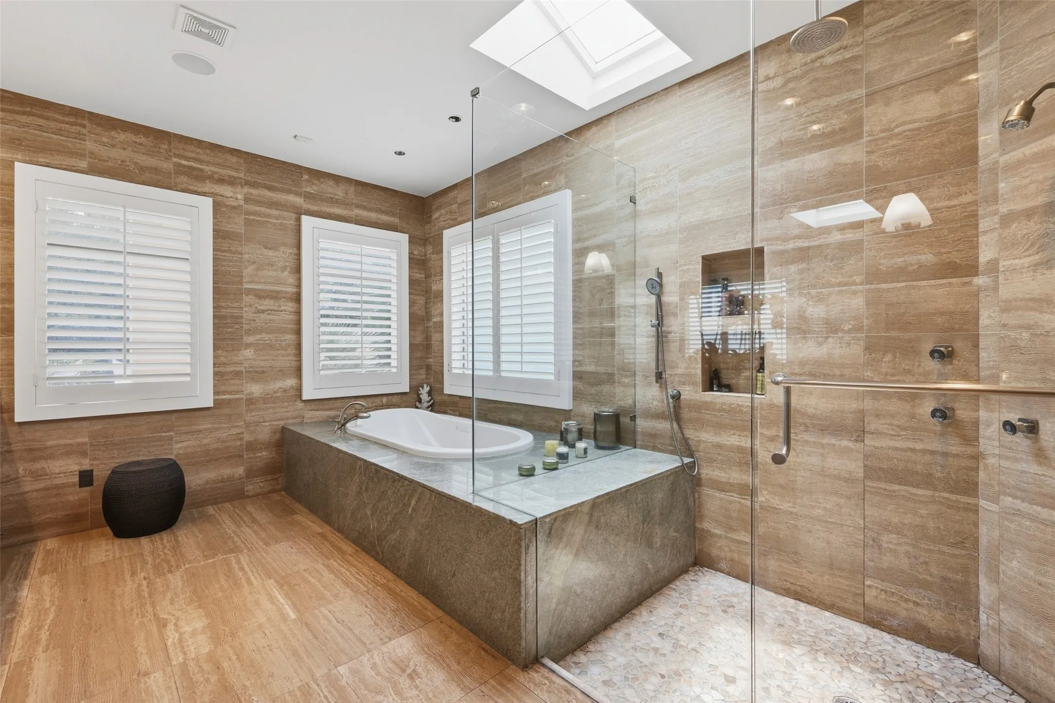 Single Family Residence For Sale in Tarrant County , 220 La Jolla Cove, Westworth Village, Texas 76114, 5 Bedroom, 7 Bathroom, 3 Garage spaces, 7,337 Sqft, built in 2007, mls#21387002, Real Estate Agent in Westworth Village, Homes For Sale in Tarrant county, Homes For Sale in Westworth Village, Realtor in Westworth Village Texas, Real Estate Brokerage Independent Realty Texas, Luminita Cordes Realtor