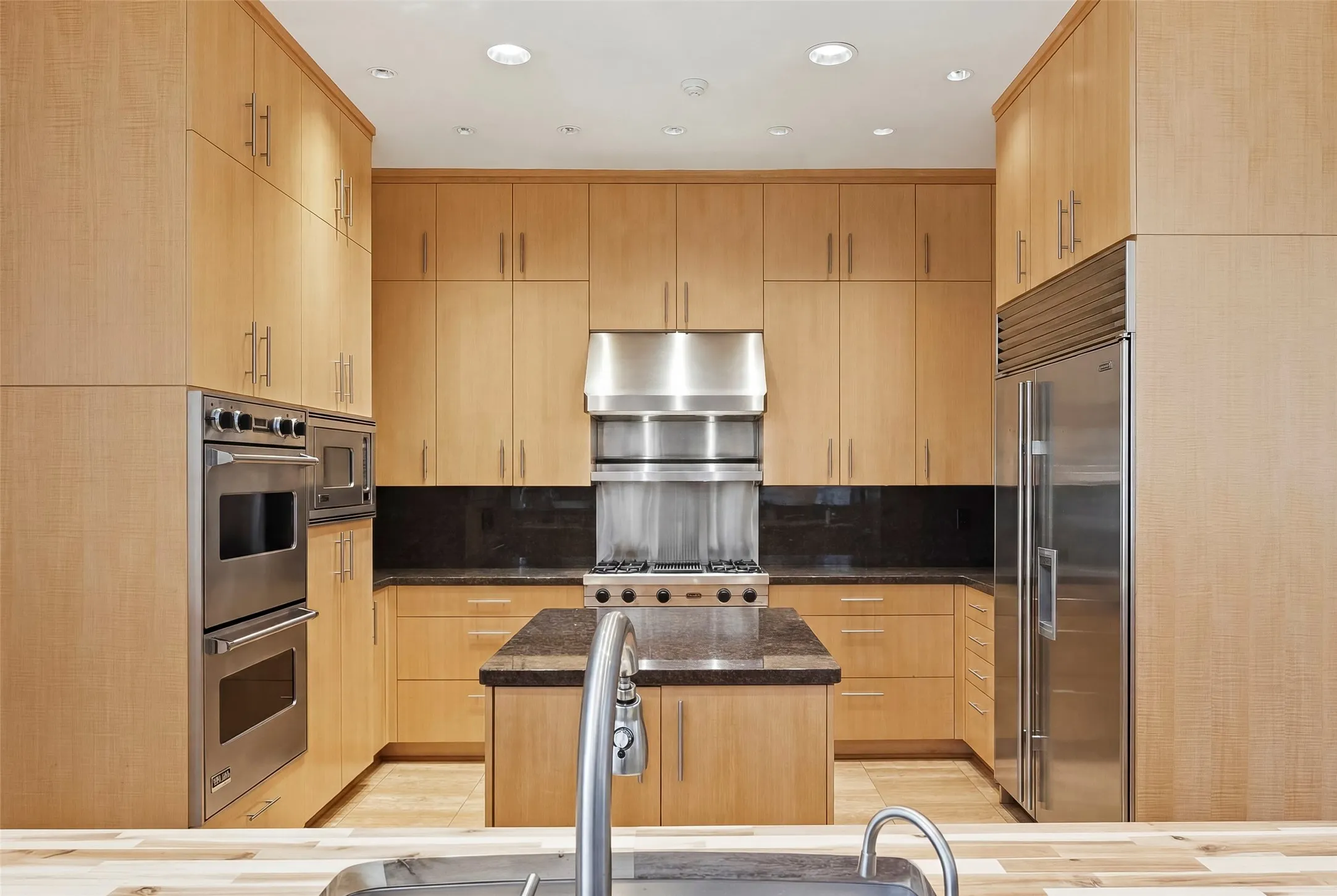 Single Family Residence For Sale in Tarrant County , 220 La Jolla Cove, Westworth Village, Texas 76114, 5 Bedroom, 7 Bathroom, 3 Garage spaces, 7,337 Sqft, built in 2007, mls#21387002, Real Estate Agent in Westworth Village, Homes For Sale in Tarrant county, Homes For Sale in Westworth Village, Realtor in Westworth Village Texas, Real Estate Brokerage Independent Realty Texas, Luminita Cordes Realtor