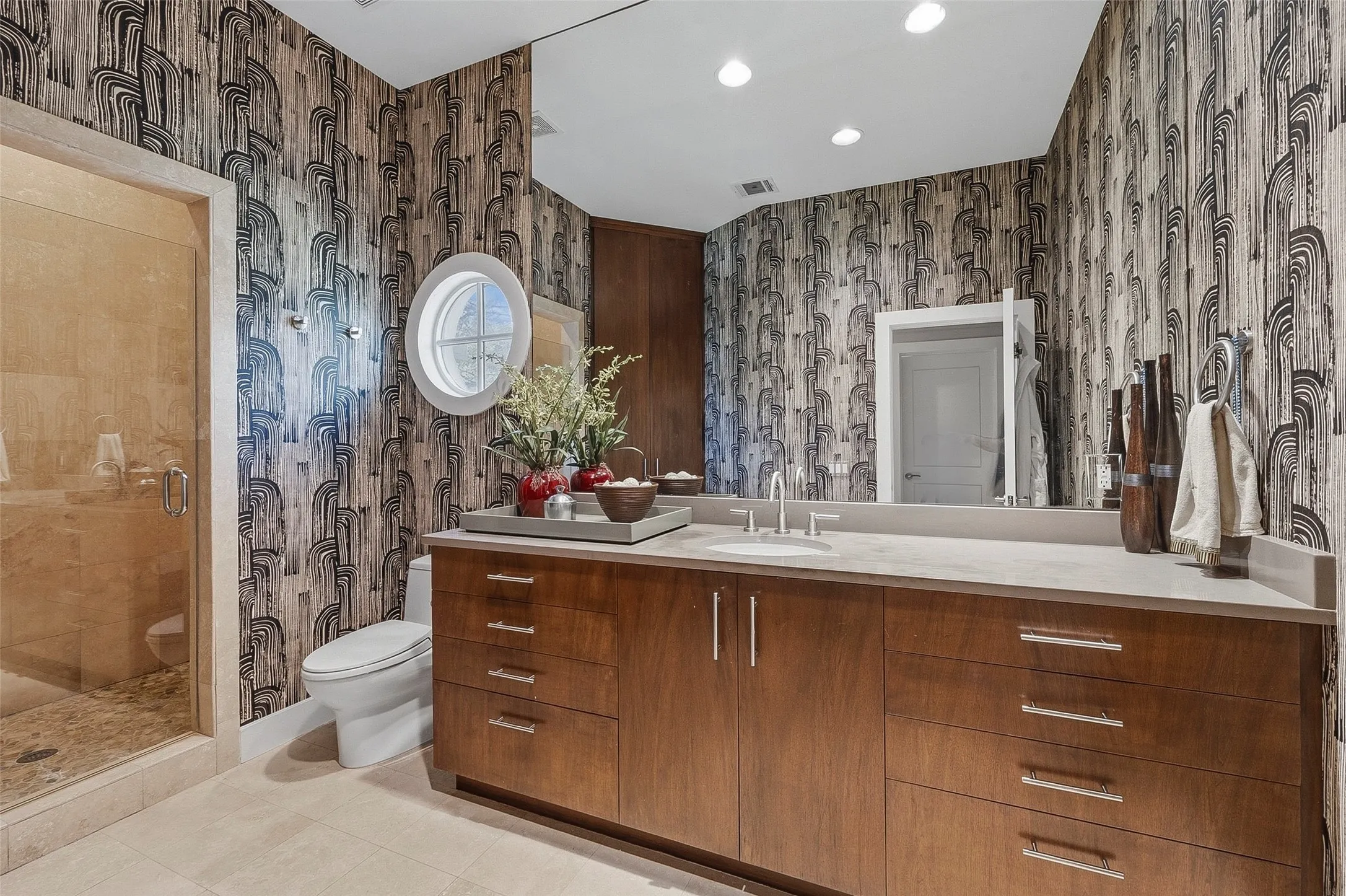 Single Family Residence For Sale in Tarrant County , 220 La Jolla Cove, Westworth Village, Texas 76114, 5 Bedroom, 7 Bathroom, 3 Garage spaces, 7,337 Sqft, built in 2007, mls#21387002, Real Estate Agent in Westworth Village, Homes For Sale in Tarrant county, Homes For Sale in Westworth Village, Realtor in Westworth Village Texas, Real Estate Brokerage Independent Realty Texas, Luminita Cordes Realtor