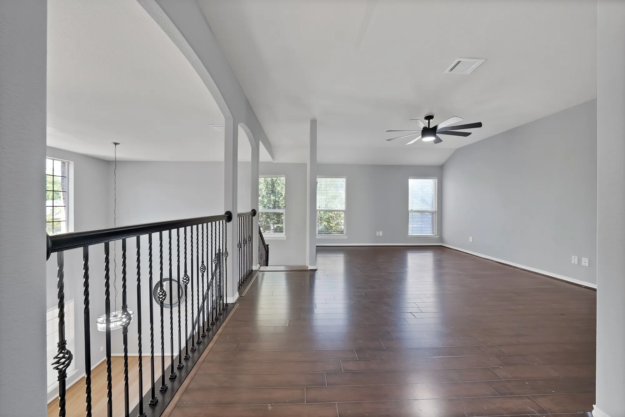 Single Family Residence For Sale in Collin County , 3822 Spring Run Lane, Melissa, Texas 75454, 5 Bedroom, 4 Bathroom, 2 Garage spaces, 2,800 Sqft, built in 2008, mls#21387057, Real Estate Agent in Melissa, Homes For Sale in Collin county, Homes For Sale in Melissa, Realtor in Melissa Texas, Real Estate Brokerage Independent Realty Texas, Luminita Cordes Realtor