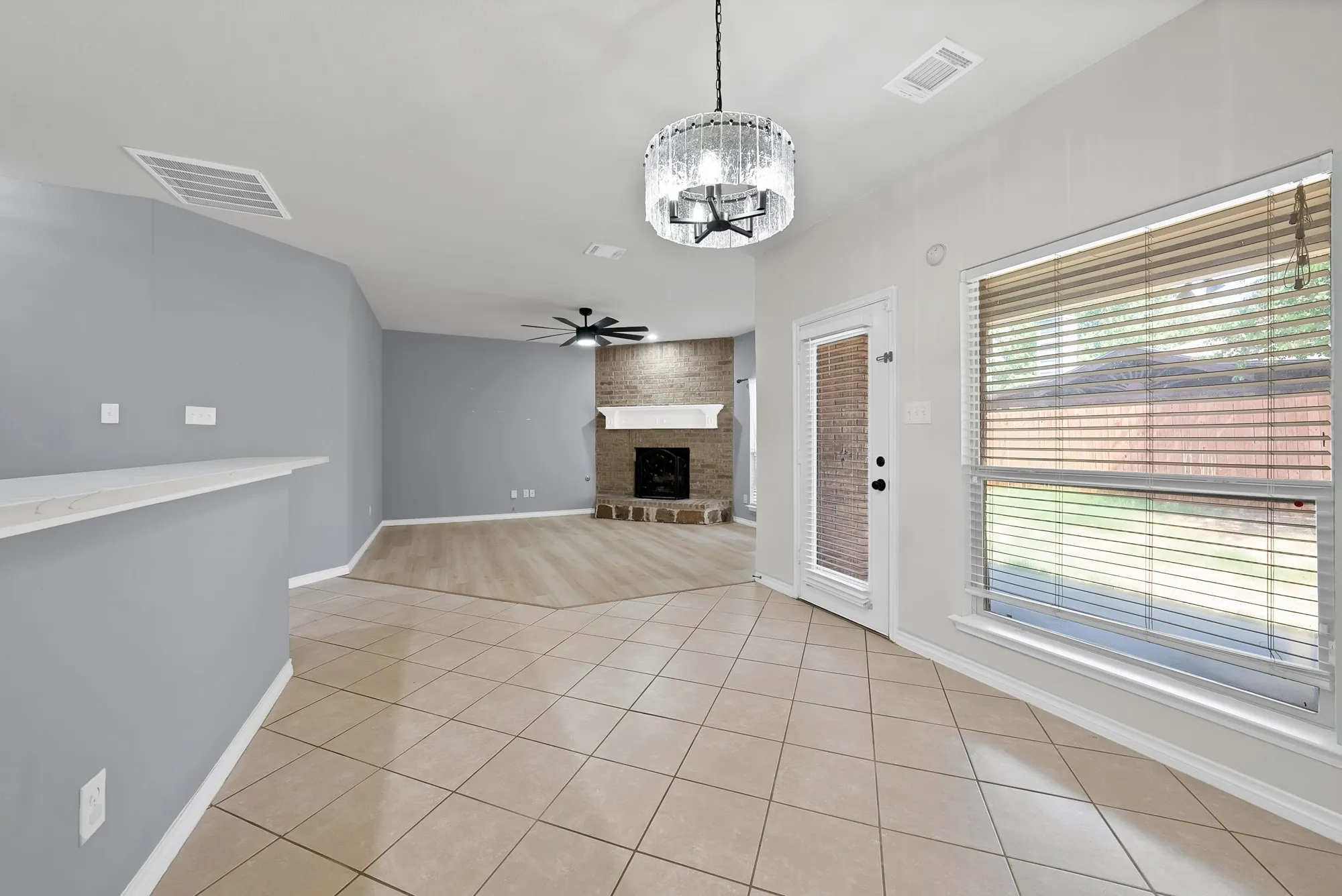 Single Family Residence For Sale in Collin County , 3822 Spring Run Lane, Melissa, Texas 75454, 5 Bedroom, 4 Bathroom, 2 Garage spaces, 2,800 Sqft, built in 2008, mls#21387057, Real Estate Agent in Melissa, Homes For Sale in Collin county, Homes For Sale in Melissa, Realtor in Melissa Texas, Real Estate Brokerage Independent Realty Texas, Luminita Cordes Realtor