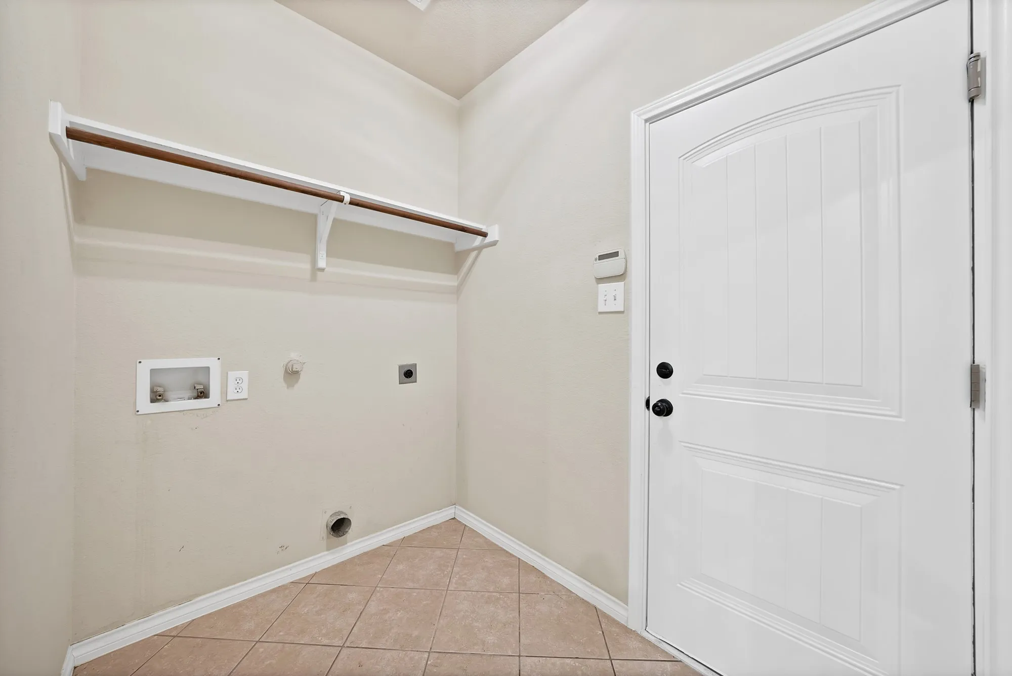 Single Family Residence For Sale in Collin County , 3822 Spring Run Lane, Melissa, Texas 75454, 5 Bedroom, 4 Bathroom, 2 Garage spaces, 2,800 Sqft, built in 2008, mls#21387057, Real Estate Agent in Melissa, Homes For Sale in Collin county, Homes For Sale in Melissa, Realtor in Melissa Texas, Real Estate Brokerage Independent Realty Texas, Luminita Cordes Realtor