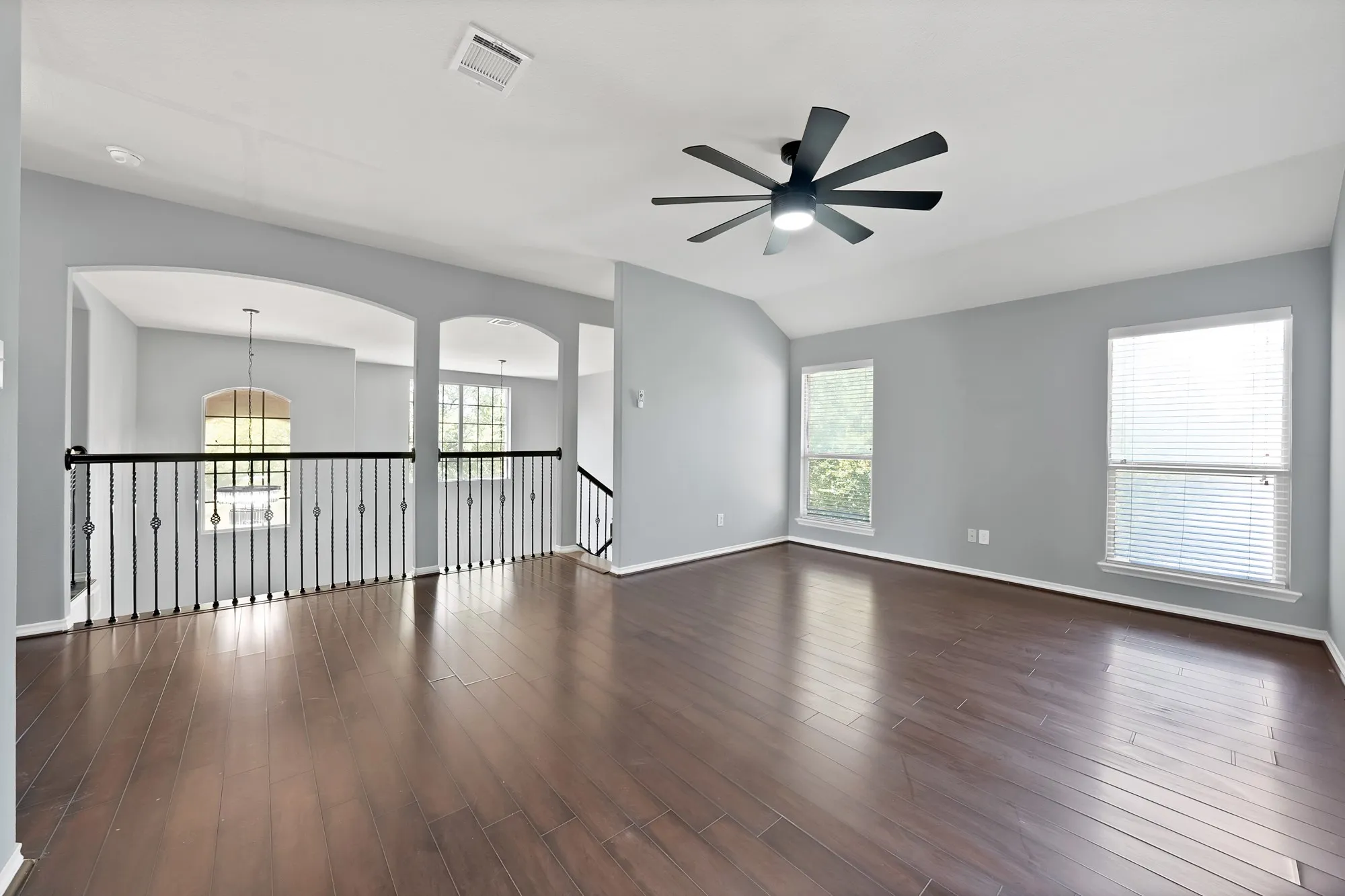 Single Family Residence For Sale in Collin County , 3822 Spring Run Lane, Melissa, Texas 75454, 5 Bedroom, 4 Bathroom, 2 Garage spaces, 2,800 Sqft, built in 2008, mls#21387057, Real Estate Agent in Melissa, Homes For Sale in Collin county, Homes For Sale in Melissa, Realtor in Melissa Texas, Real Estate Brokerage Independent Realty Texas, Luminita Cordes Realtor