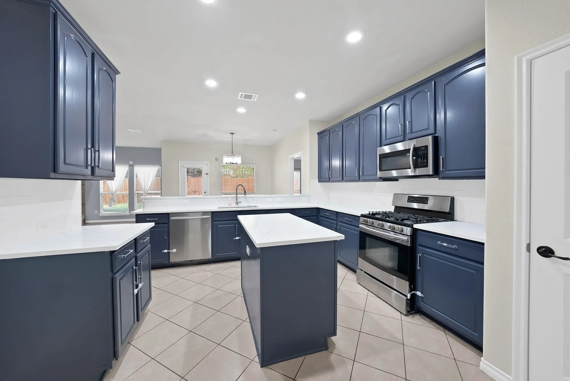Single Family Residence For Sale in Collin County , 3822 Spring Run Lane, Melissa, Texas 75454, 5 Bedroom, 4 Bathroom, 2 Garage spaces, 2,800 Sqft, built in 2008, mls#21387057, Real Estate Agent in Melissa, Homes For Sale in Collin county, Homes For Sale in Melissa, Realtor in Melissa Texas, Real Estate Brokerage Independent Realty Texas, Luminita Cordes Realtor