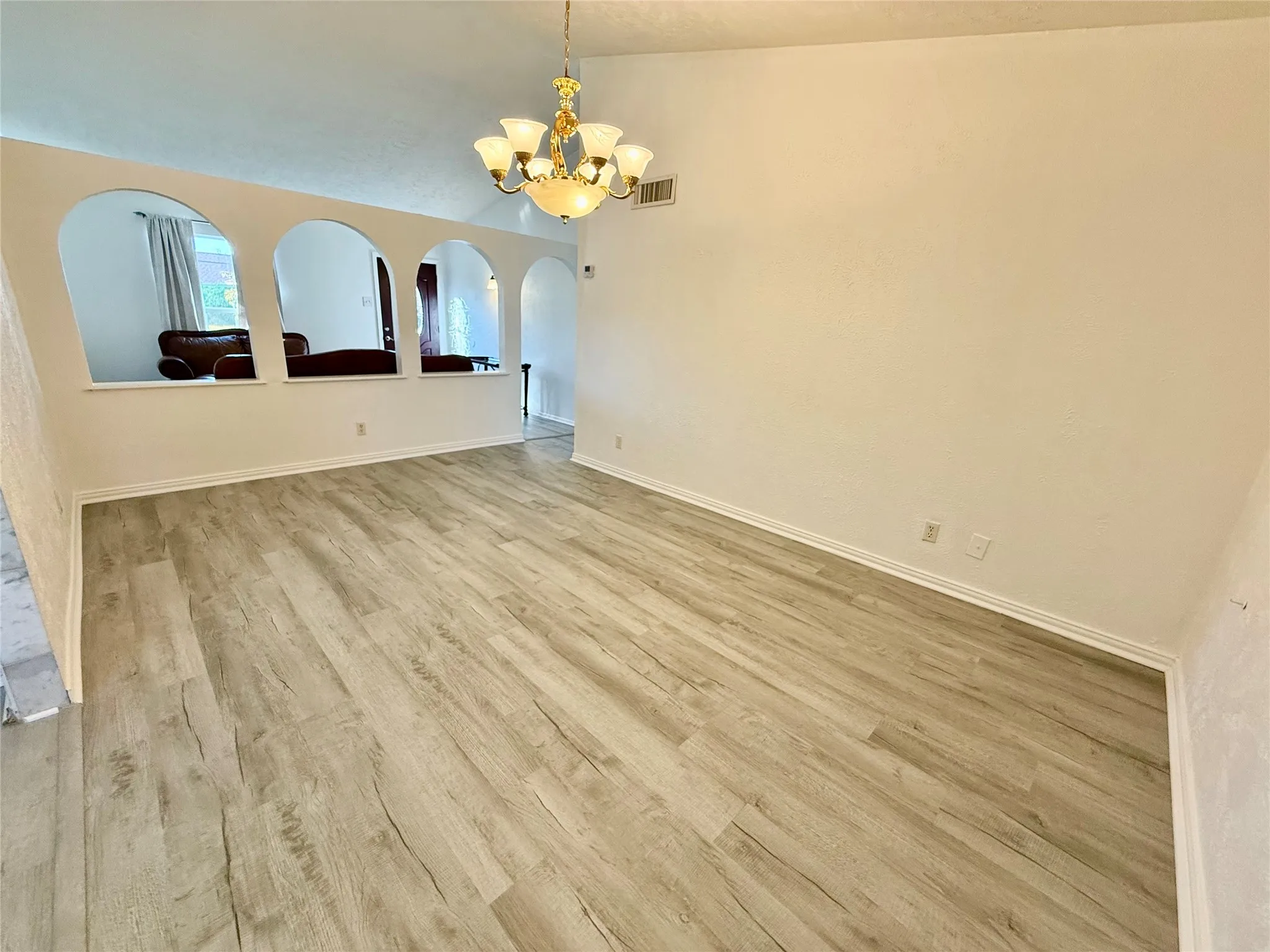 Single Family Residence For Rent in Dallas County , 818 Westbrook Drive, Garland, Texas 75043, 4 Bedroom, 2 Bathroom, Garage spaces, 1,941 Sqft, built in 1970, mls#21387357, Real Estate Agent in Garland, Homes For Rent in Dallas county, Homes For Rent in Garland, Realtor in Garland Texas, Real Estate Brokerage Independent Realty Texas, Luminita Cordes Realtor