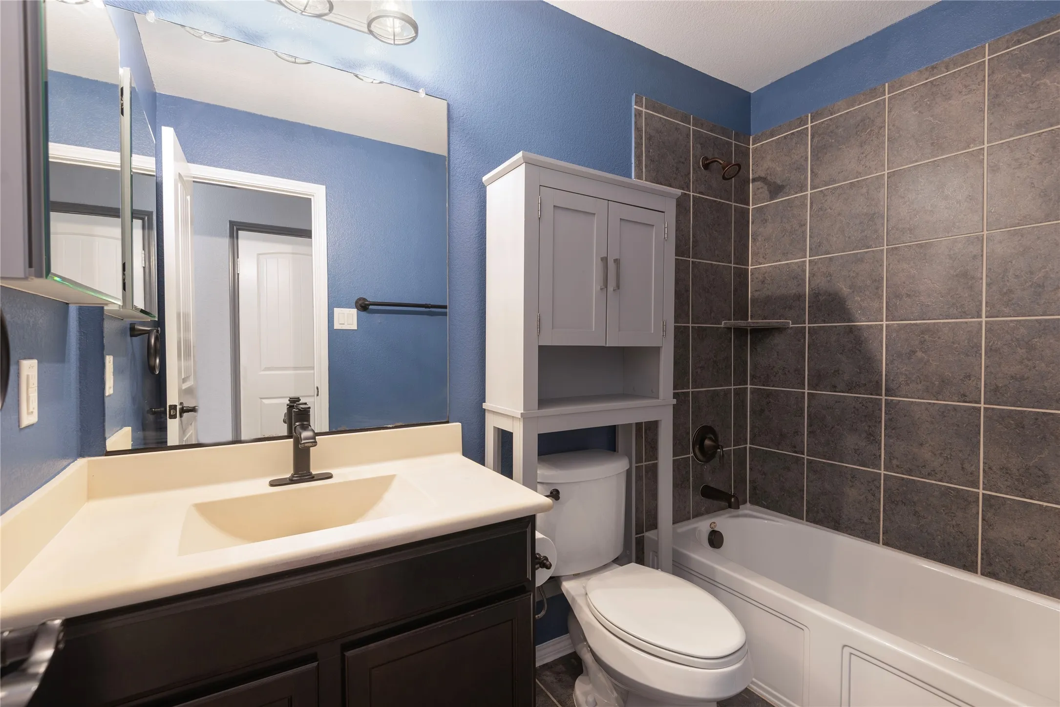 Single Family Residence For Sale in Denton County , 8309 Black Hills Trail, Aubrey, Texas 76227, 3 Bedroom, 2 Bathroom, 2 Garage spaces, 1,686 Sqft, built in 2015, mls#21385618, Real Estate Agent in Aubrey, Homes For Sale in Denton county, Homes For Sale in Aubrey, Realtor in Aubrey Texas, Real Estate Brokerage Independent Realty Texas, Luminita Cordes Realtor