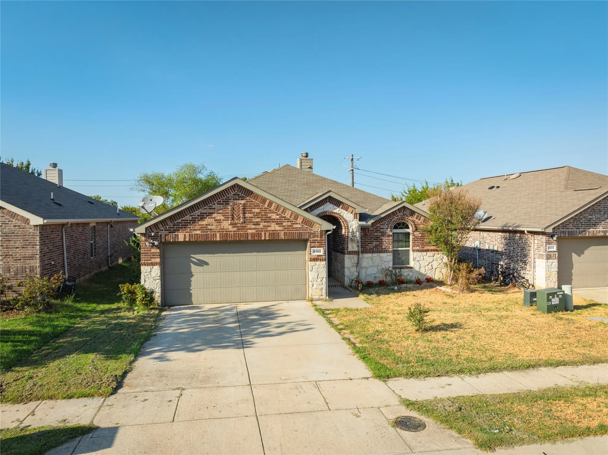 Single Family Residence For Sale in Denton County , 8309 Black Hills Trail, Aubrey, Texas 76227, 3 Bedroom, 2 Bathroom, 2 Garage spaces, 1,686 Sqft, built in 2015, mls#21385618, Real Estate Agent in Aubrey, Homes For Sale in Denton county, Homes For Sale in Aubrey, Realtor in Aubrey Texas, Real Estate Brokerage Independent Realty Texas, Luminita Cordes Realtor