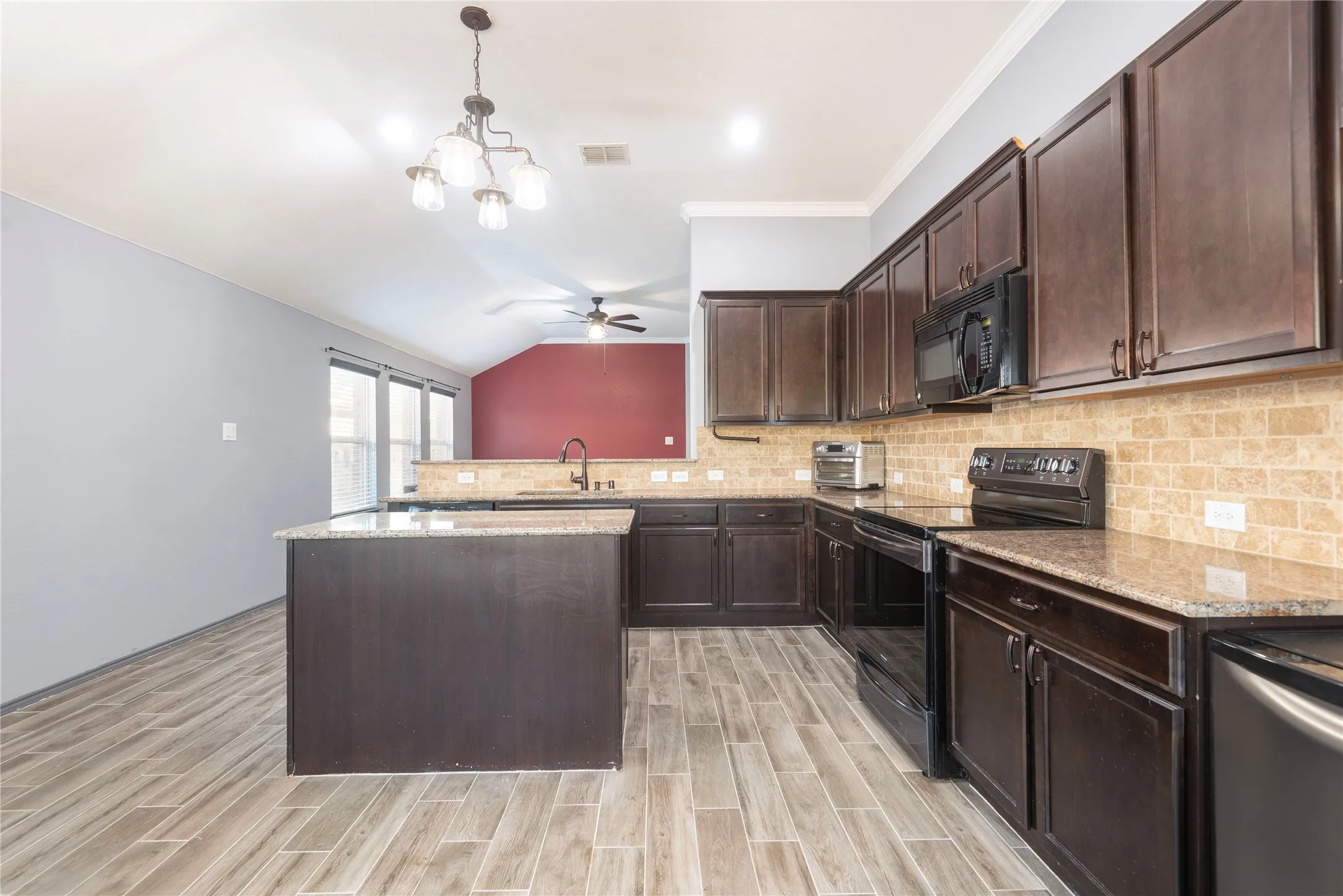 Single Family Residence For Sale in Denton County , 8309 Black Hills Trail, Aubrey, Texas 76227, 3 Bedroom, 2 Bathroom, 2 Garage spaces, 1,686 Sqft, built in 2015, mls#21385618, Real Estate Agent in Aubrey, Homes For Sale in Denton county, Homes For Sale in Aubrey, Realtor in Aubrey Texas, Real Estate Brokerage Independent Realty Texas, Luminita Cordes Realtor
