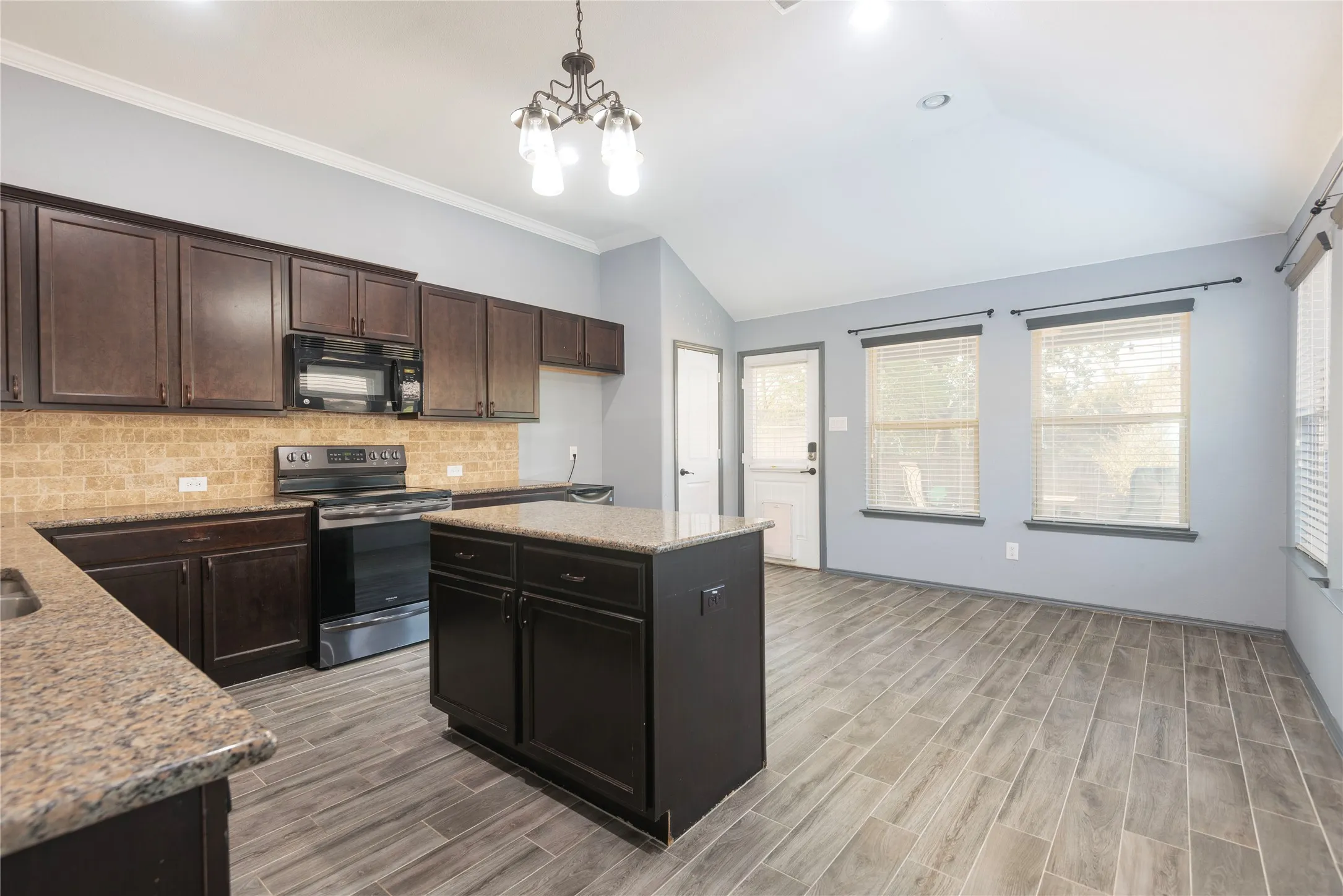 Single Family Residence For Sale in Denton County , 8309 Black Hills Trail, Aubrey, Texas 76227, 3 Bedroom, 2 Bathroom, 2 Garage spaces, 1,686 Sqft, built in 2015, mls#21385618, Real Estate Agent in Aubrey, Homes For Sale in Denton county, Homes For Sale in Aubrey, Realtor in Aubrey Texas, Real Estate Brokerage Independent Realty Texas, Luminita Cordes Realtor