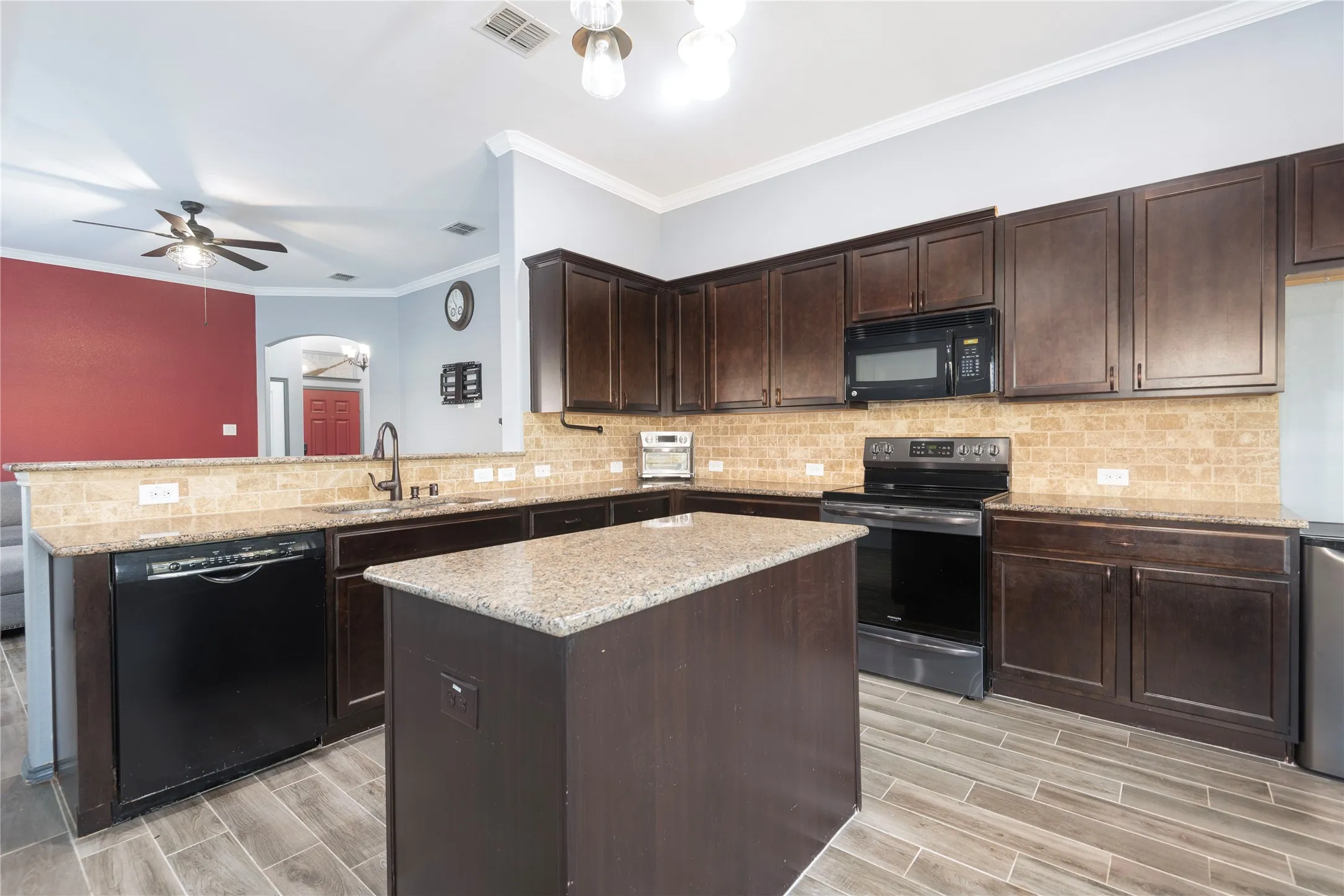 Single Family Residence For Sale in Denton County , 8309 Black Hills Trail, Aubrey, Texas 76227, 3 Bedroom, 2 Bathroom, 2 Garage spaces, 1,686 Sqft, built in 2015, mls#21385618, Real Estate Agent in Aubrey, Homes For Sale in Denton county, Homes For Sale in Aubrey, Realtor in Aubrey Texas, Real Estate Brokerage Independent Realty Texas, Luminita Cordes Realtor