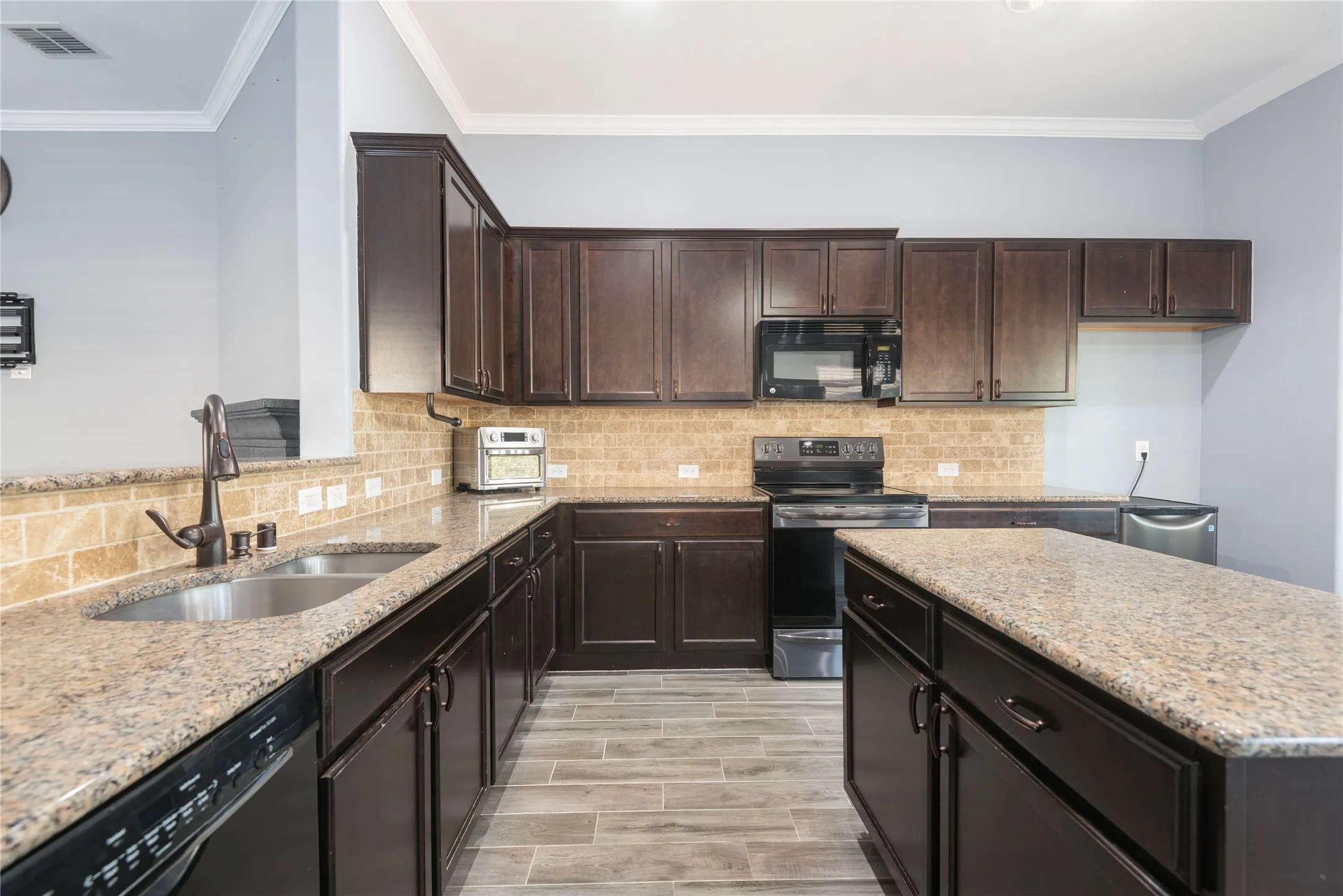 Single Family Residence For Sale in Denton County , 8309 Black Hills Trail, Aubrey, Texas 76227, 3 Bedroom, 2 Bathroom, 2 Garage spaces, 1,686 Sqft, built in 2015, mls#21385618, Real Estate Agent in Aubrey, Homes For Sale in Denton county, Homes For Sale in Aubrey, Realtor in Aubrey Texas, Real Estate Brokerage Independent Realty Texas, Luminita Cordes Realtor